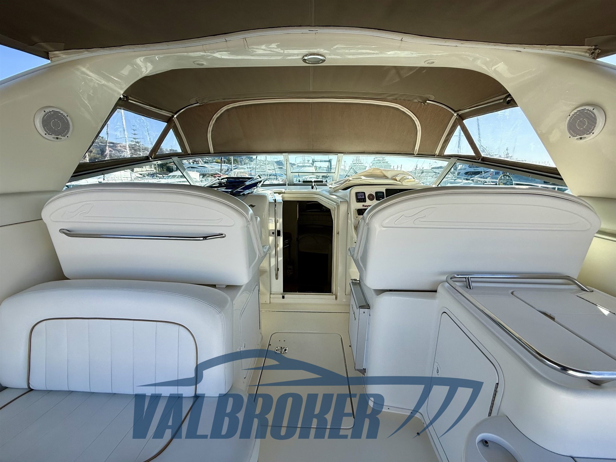 Sea ray 330 Amberjack Valbroker (10)