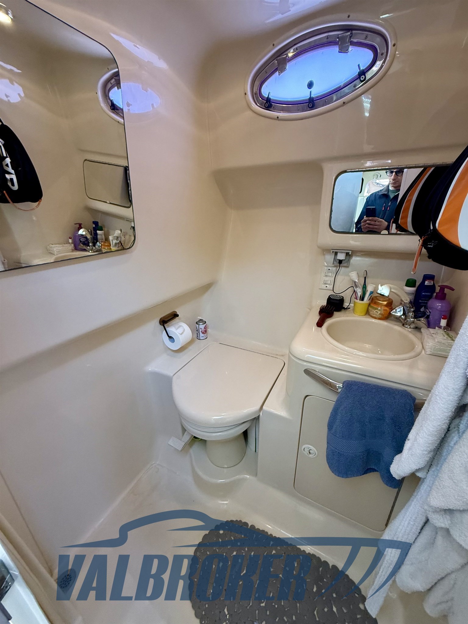 Sea ray 330 Amberjack Valbroker (22)