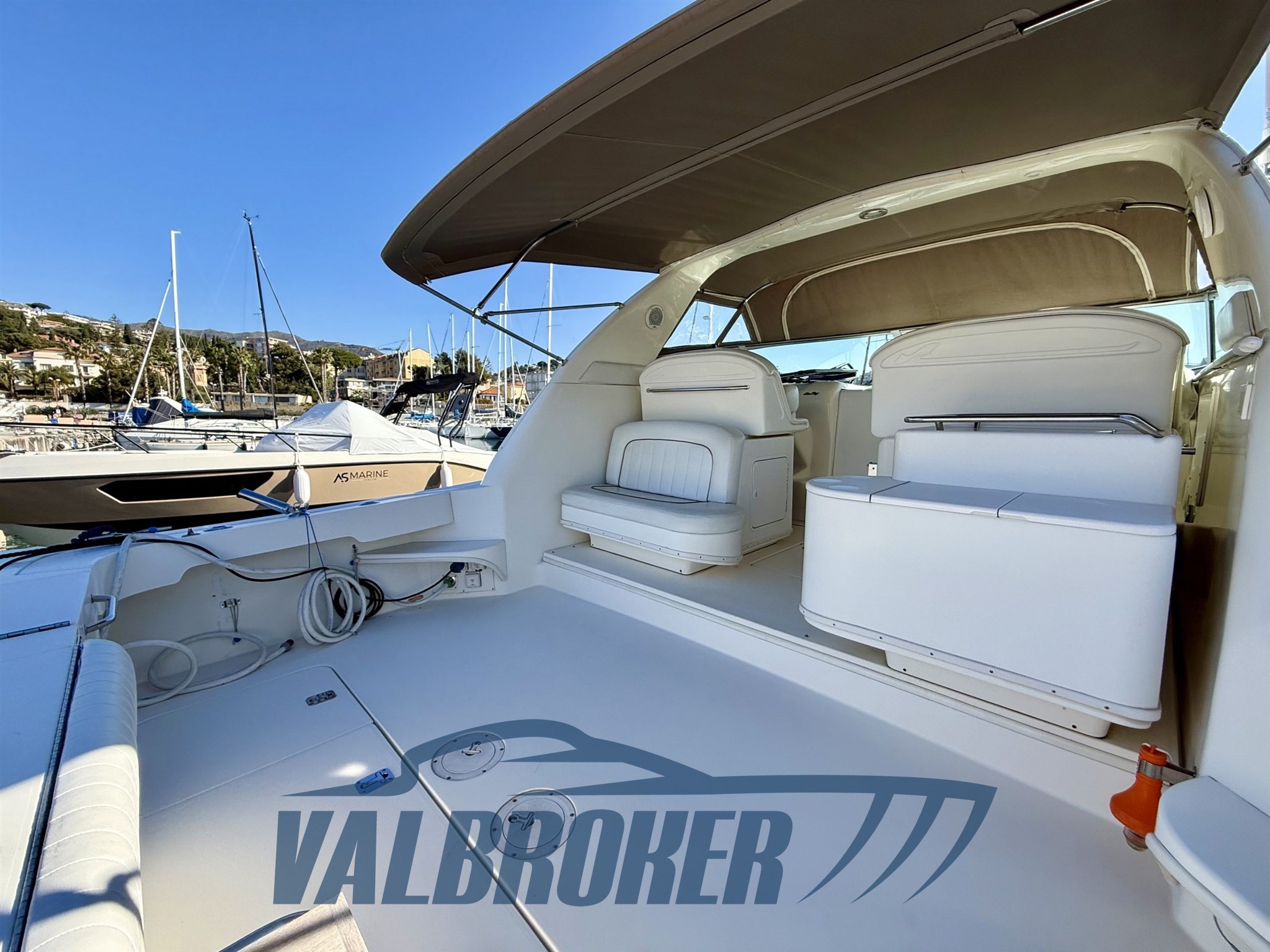 Sea ray 330 Amberjack Valbroker (7)