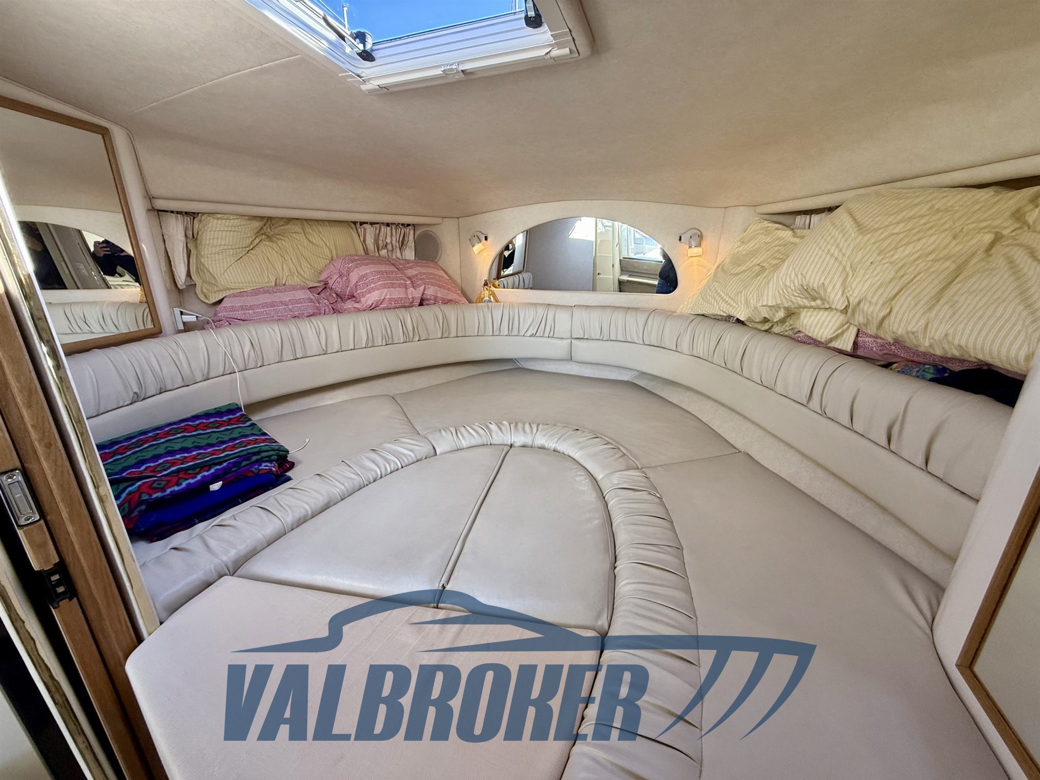 Sea ray 330 Amberjack Valbroker (21)