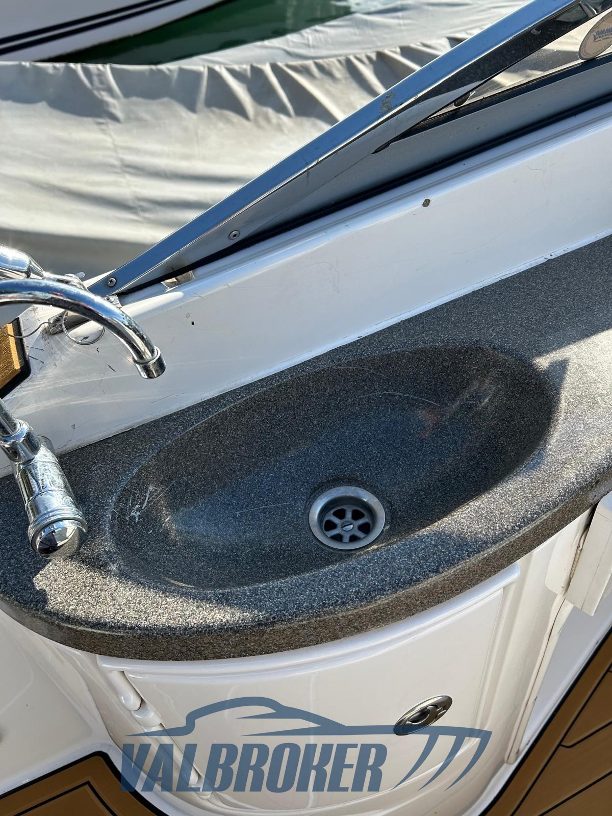 Regal 2665 2008 (17)