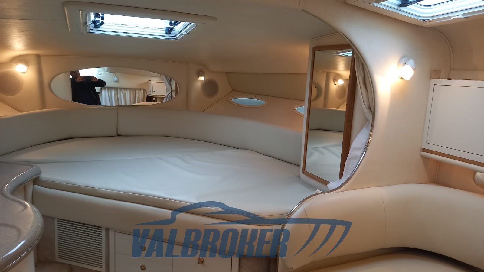 Sea ray 310 interni (1)