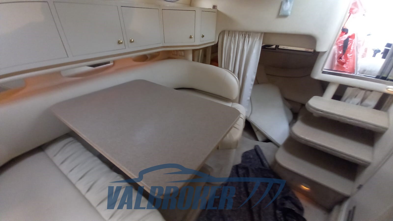 Sea ray 310 interni (8)