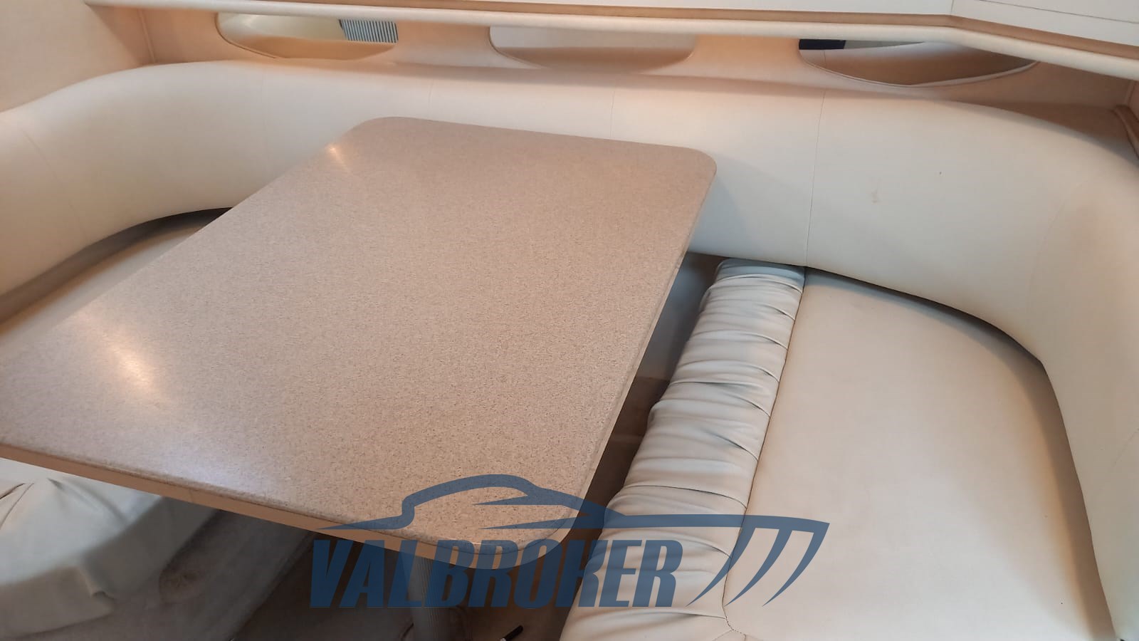 Sea ray 310 interni (3)