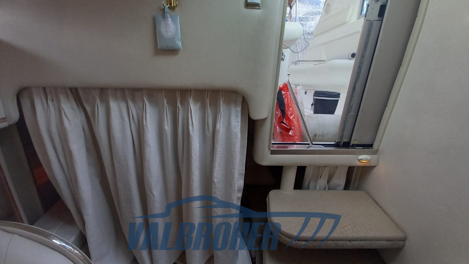 Sea ray 310 interni (2)