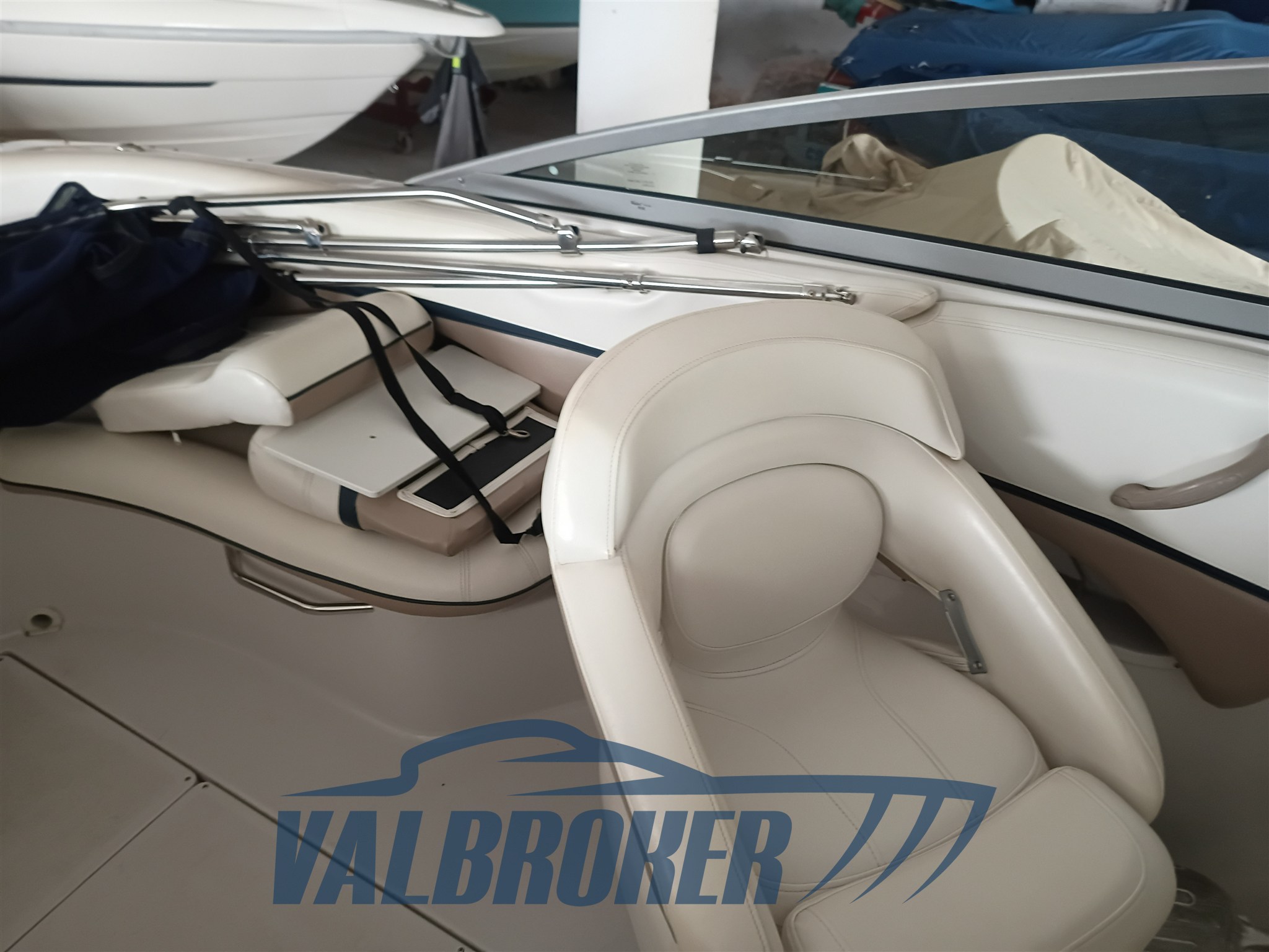Four Winns 255 Sundowner (27)
