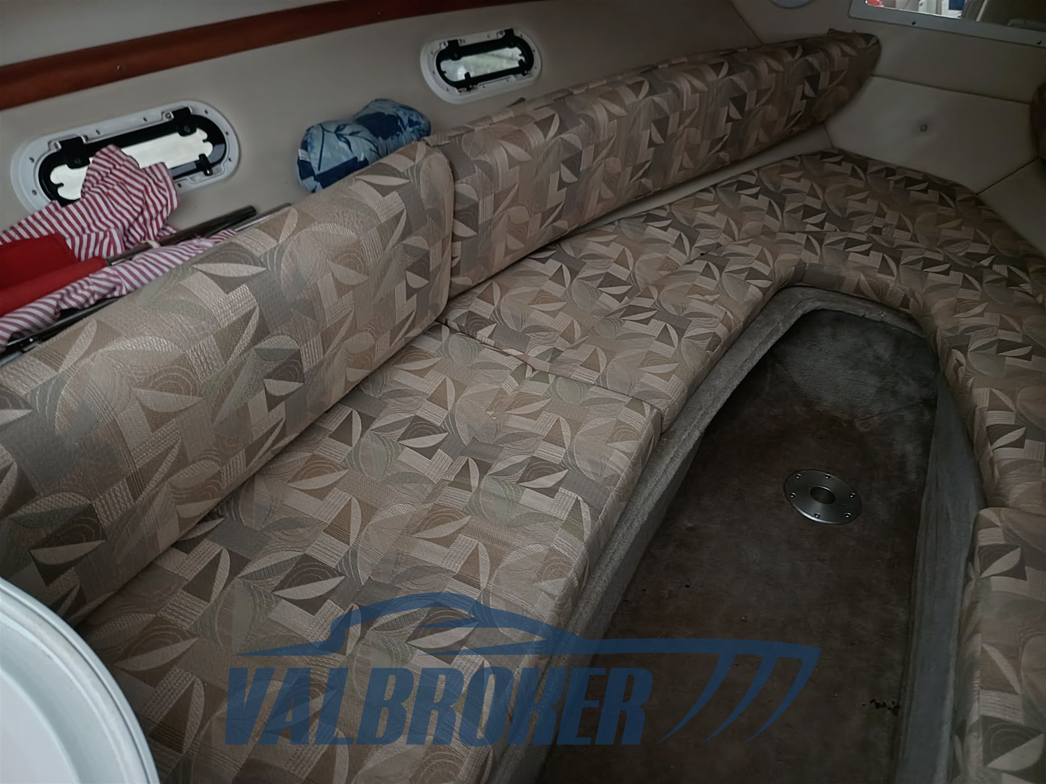 Four Winns 255 Sundowner (21)