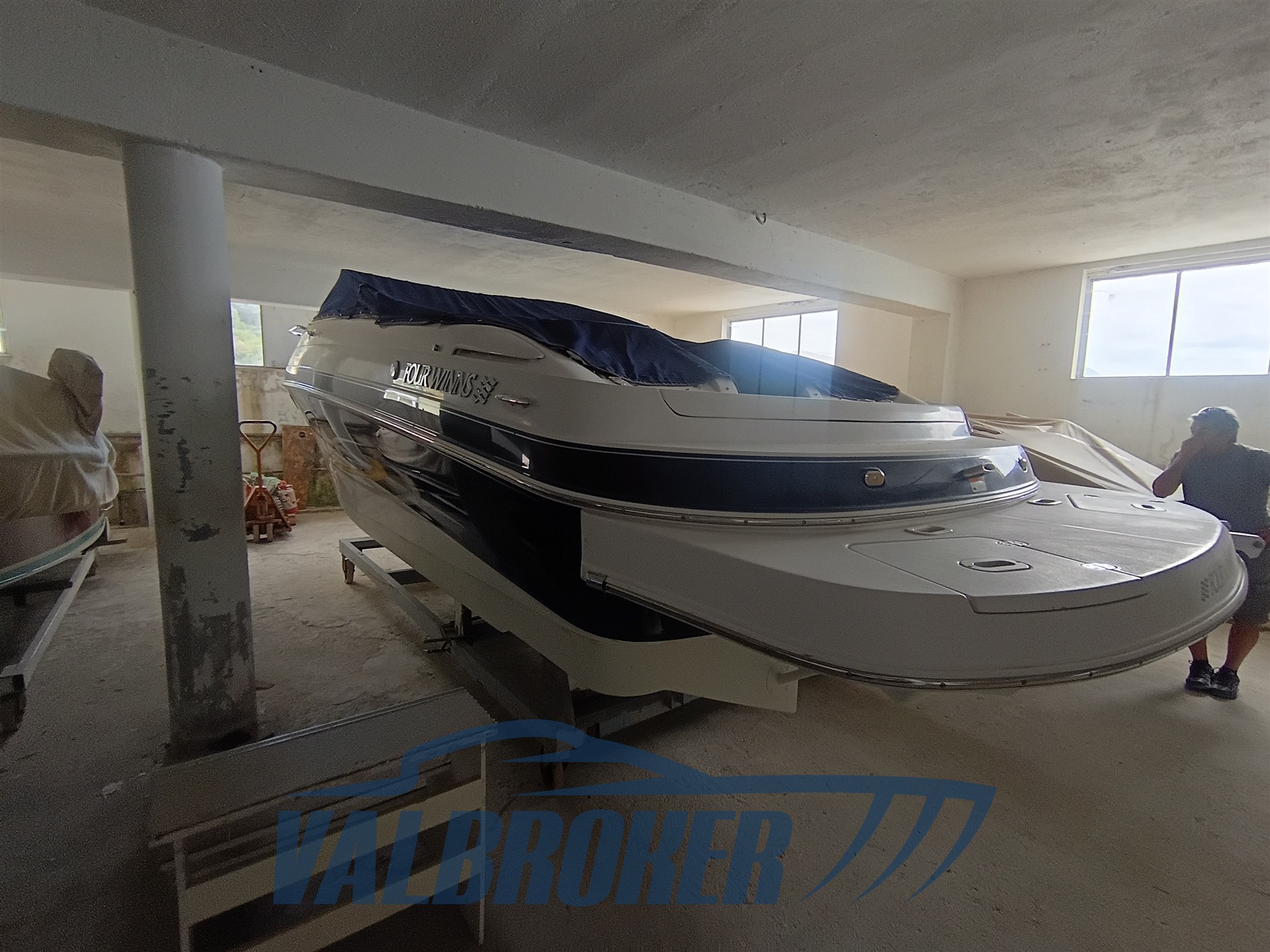 Four Winns 255 Sundowner (2)