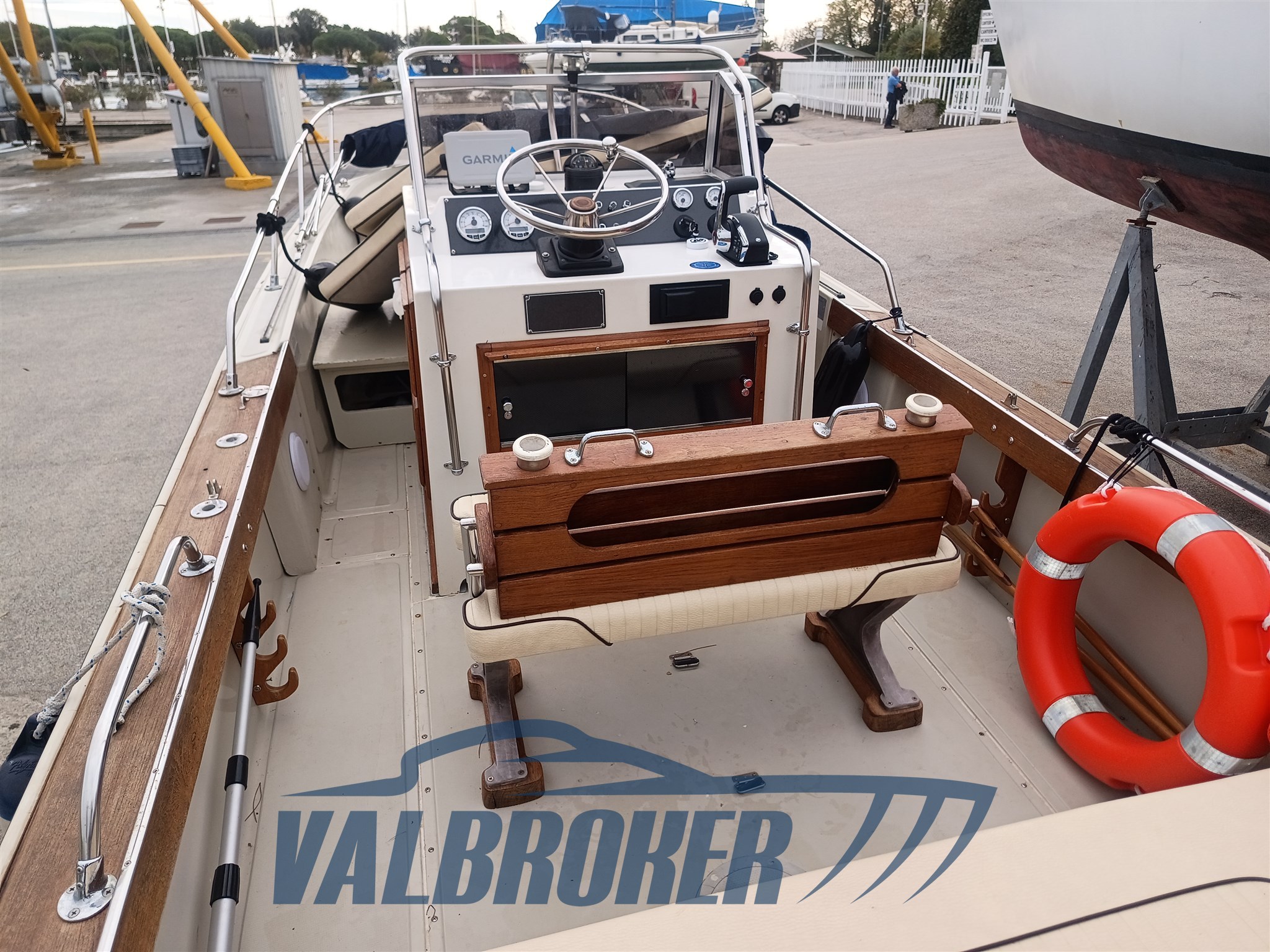 Boston Whaler 22 (46)