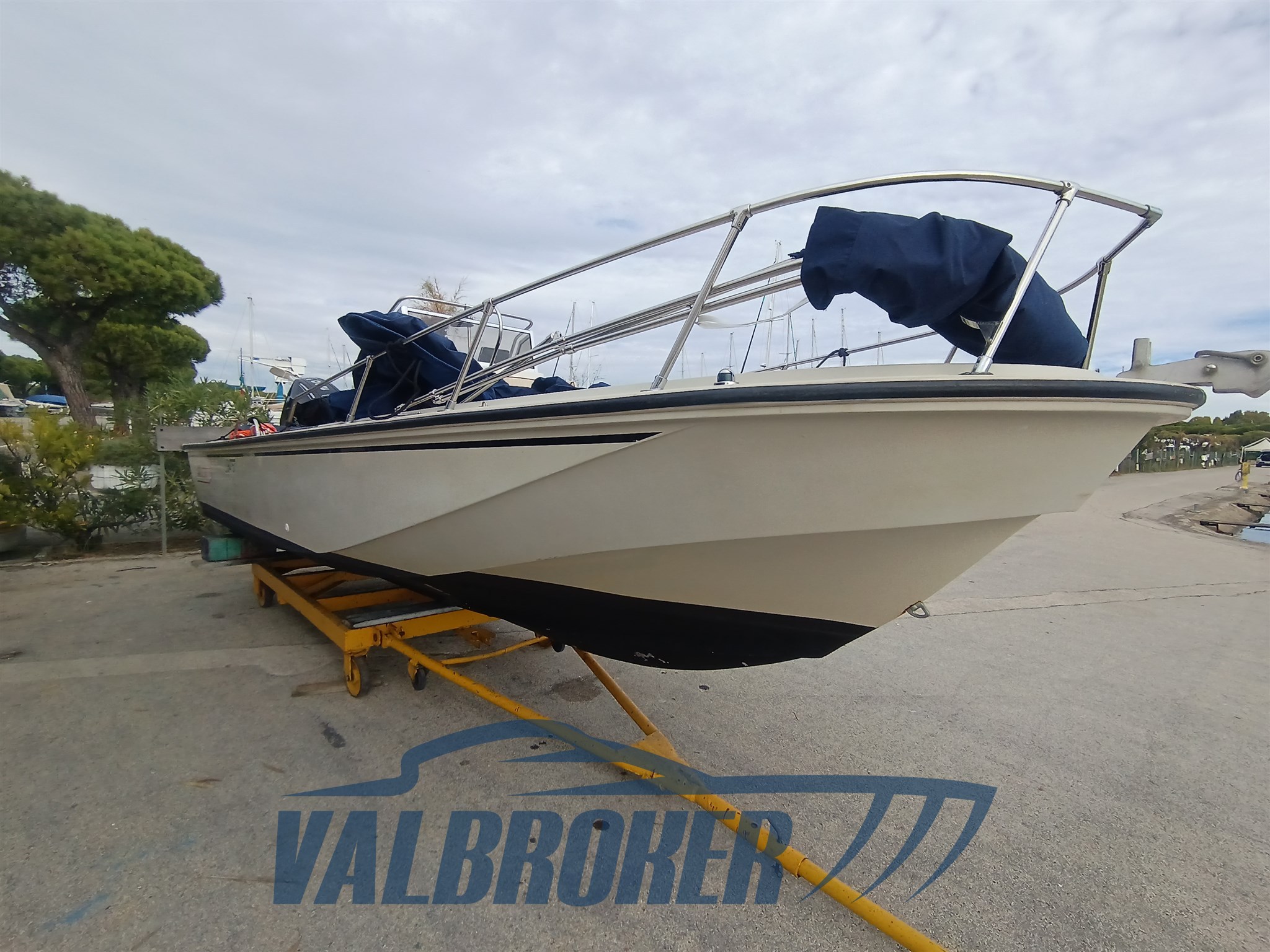 Boston Whaler 22 (10)