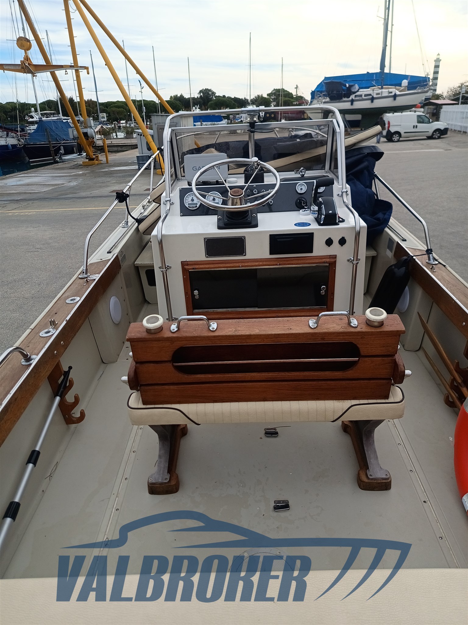 Boston Whaler 22 (47)