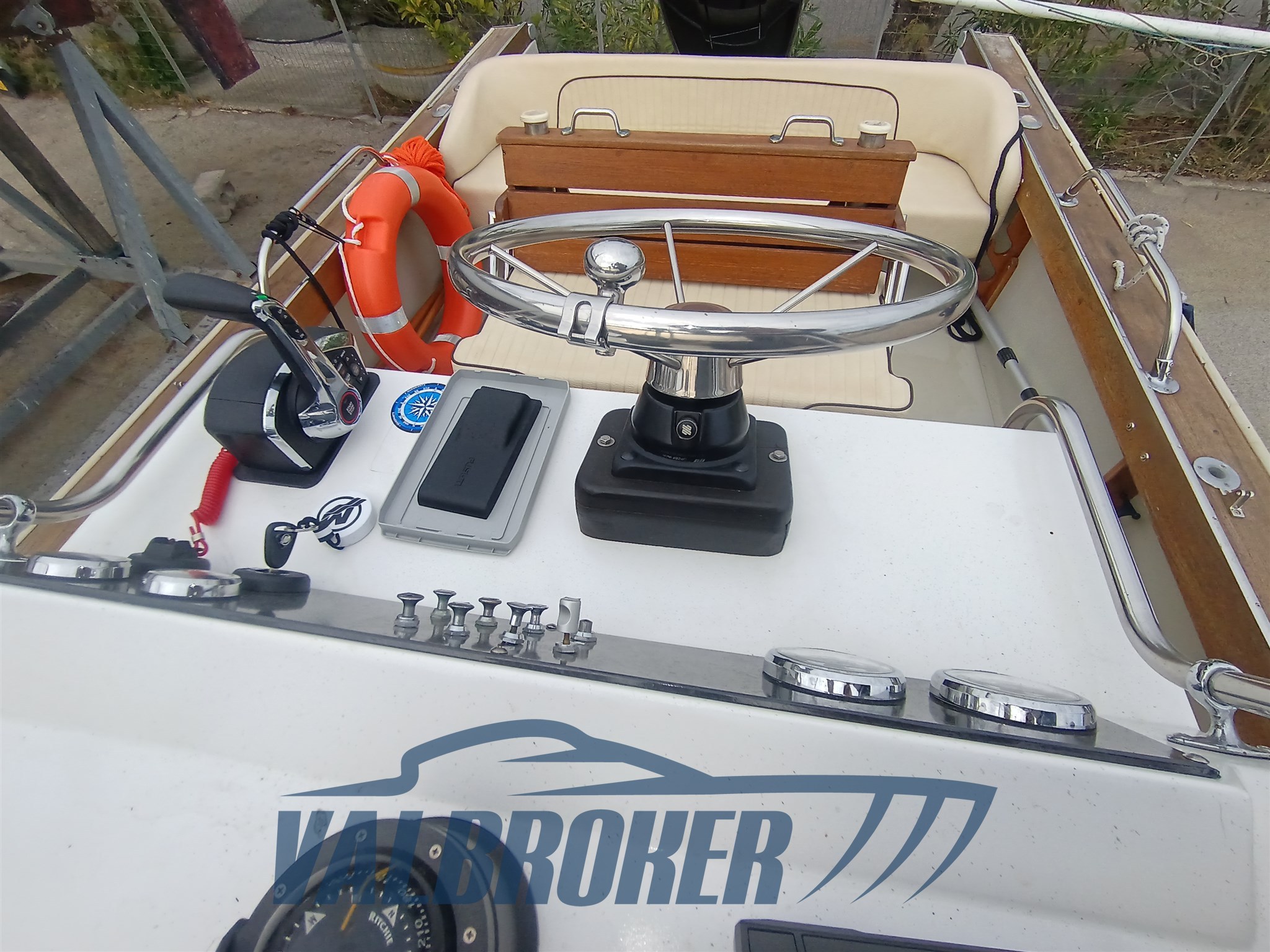 Boston Whaler 22 (31)
