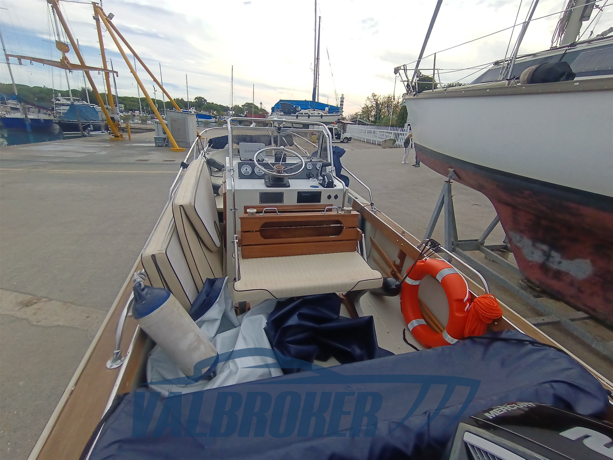 Boston Whaler 22 (13)