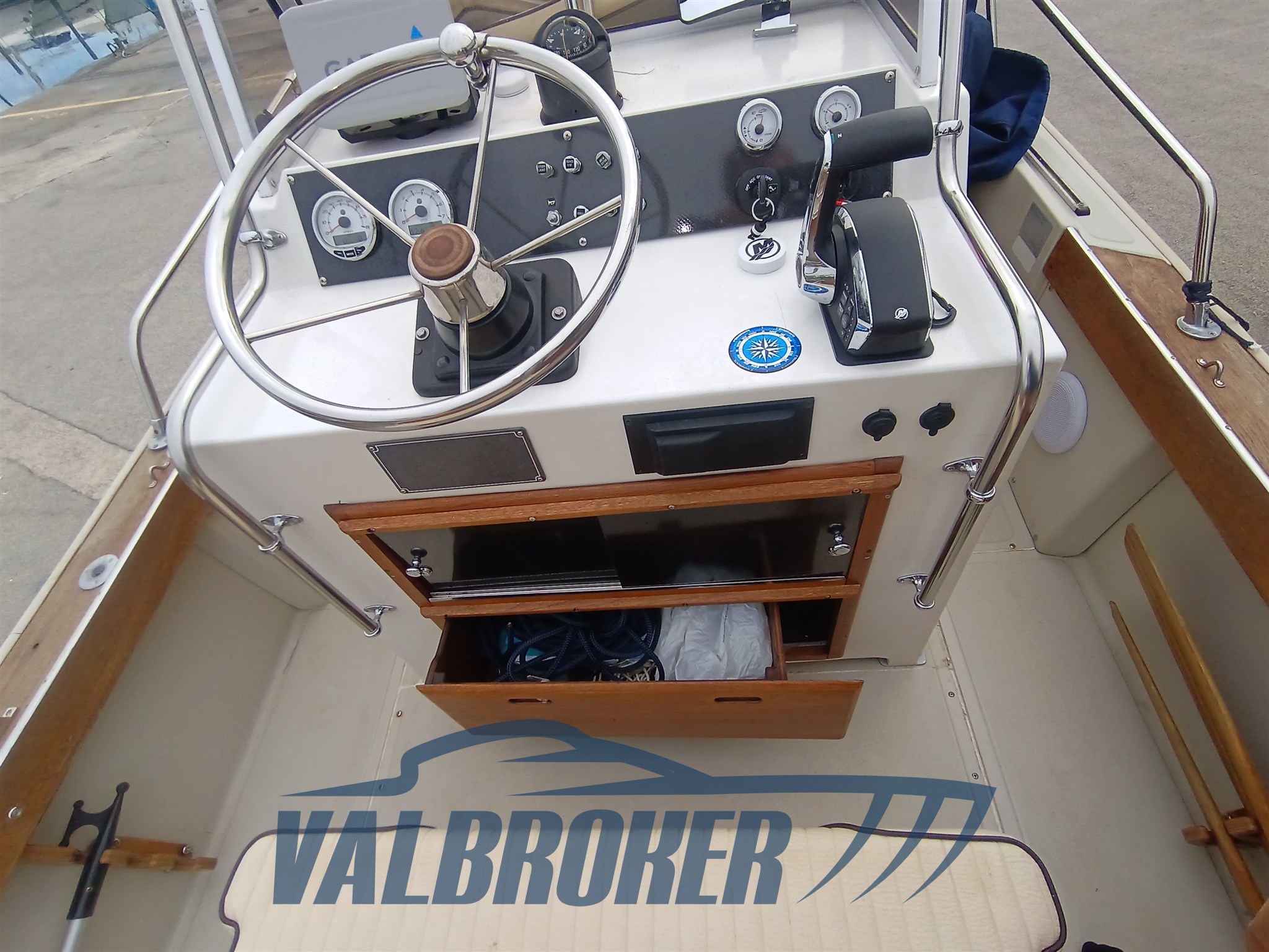 Boston Whaler 22 (38)