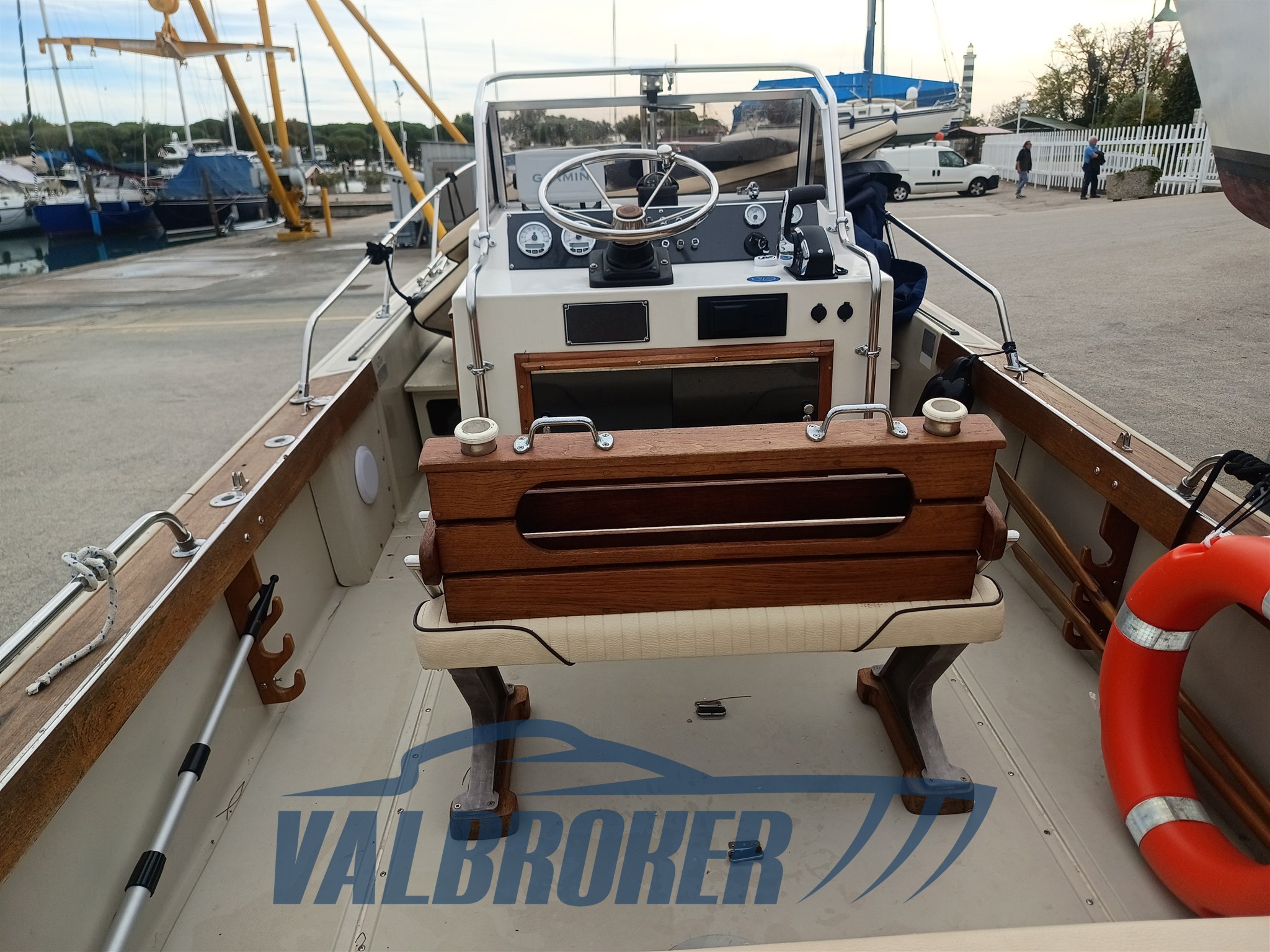 Boston Whaler 22 (1)