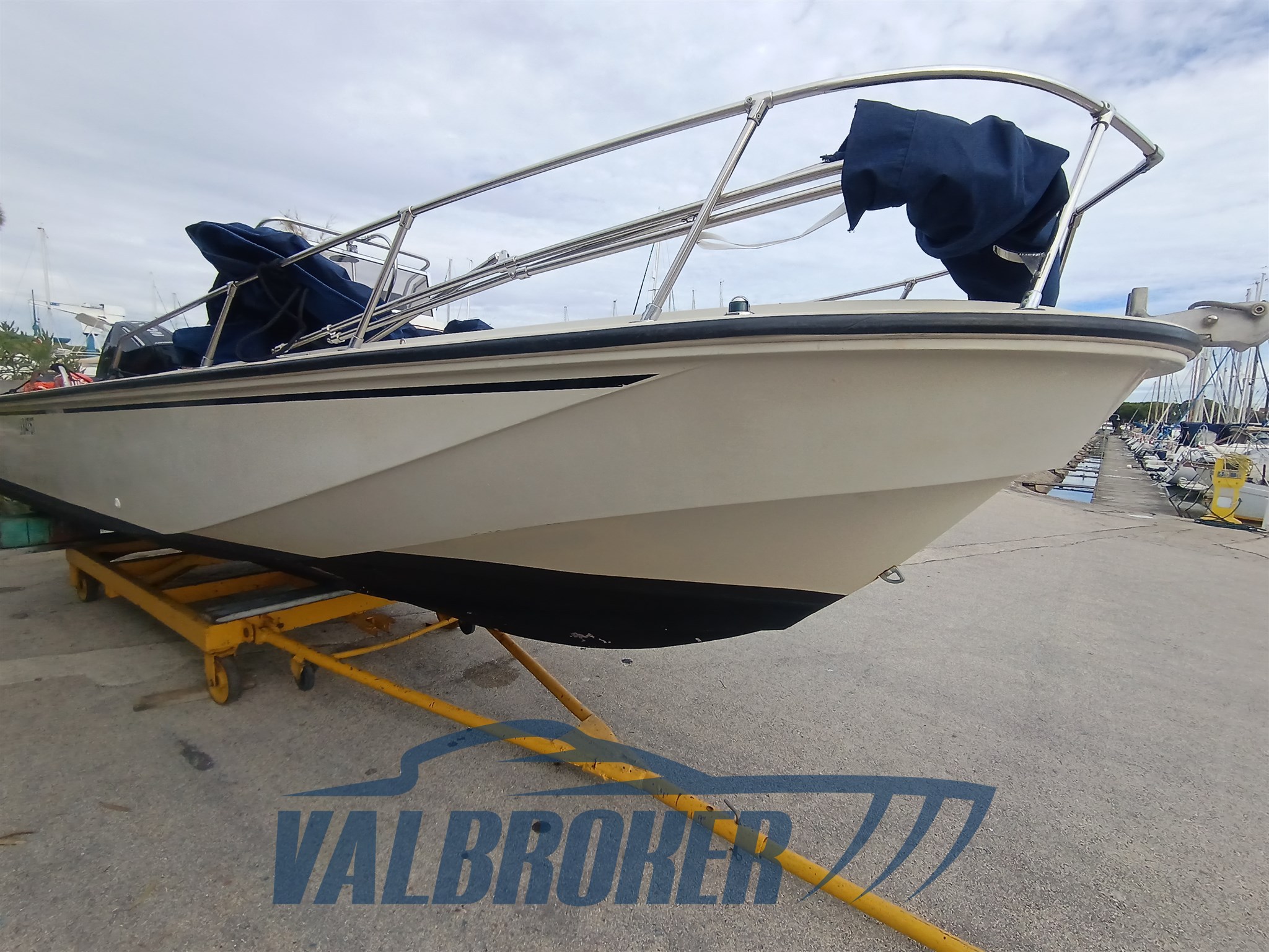 Boston Whaler 22 (9)