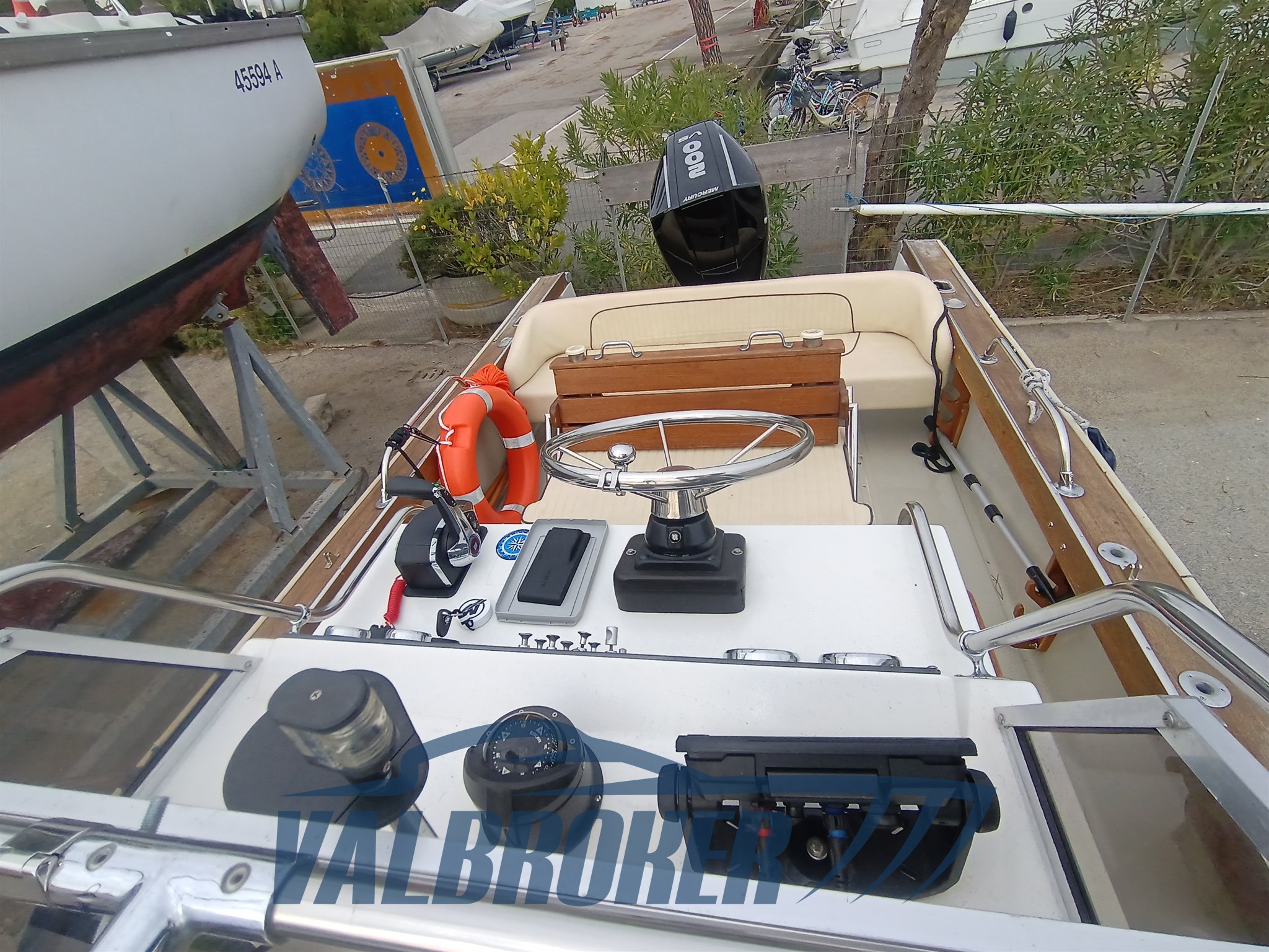 Boston Whaler 22 (32)