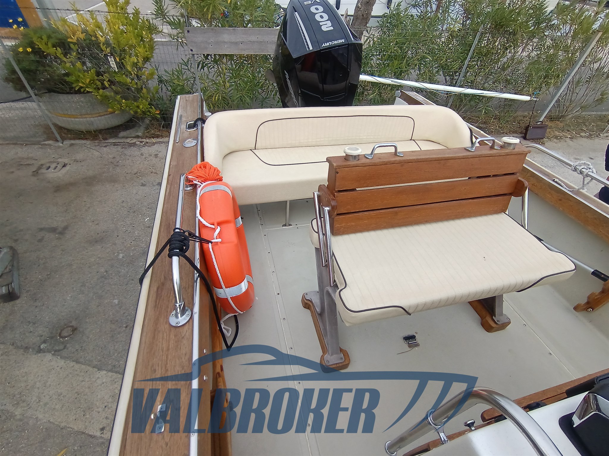 Boston Whaler 22 (29)