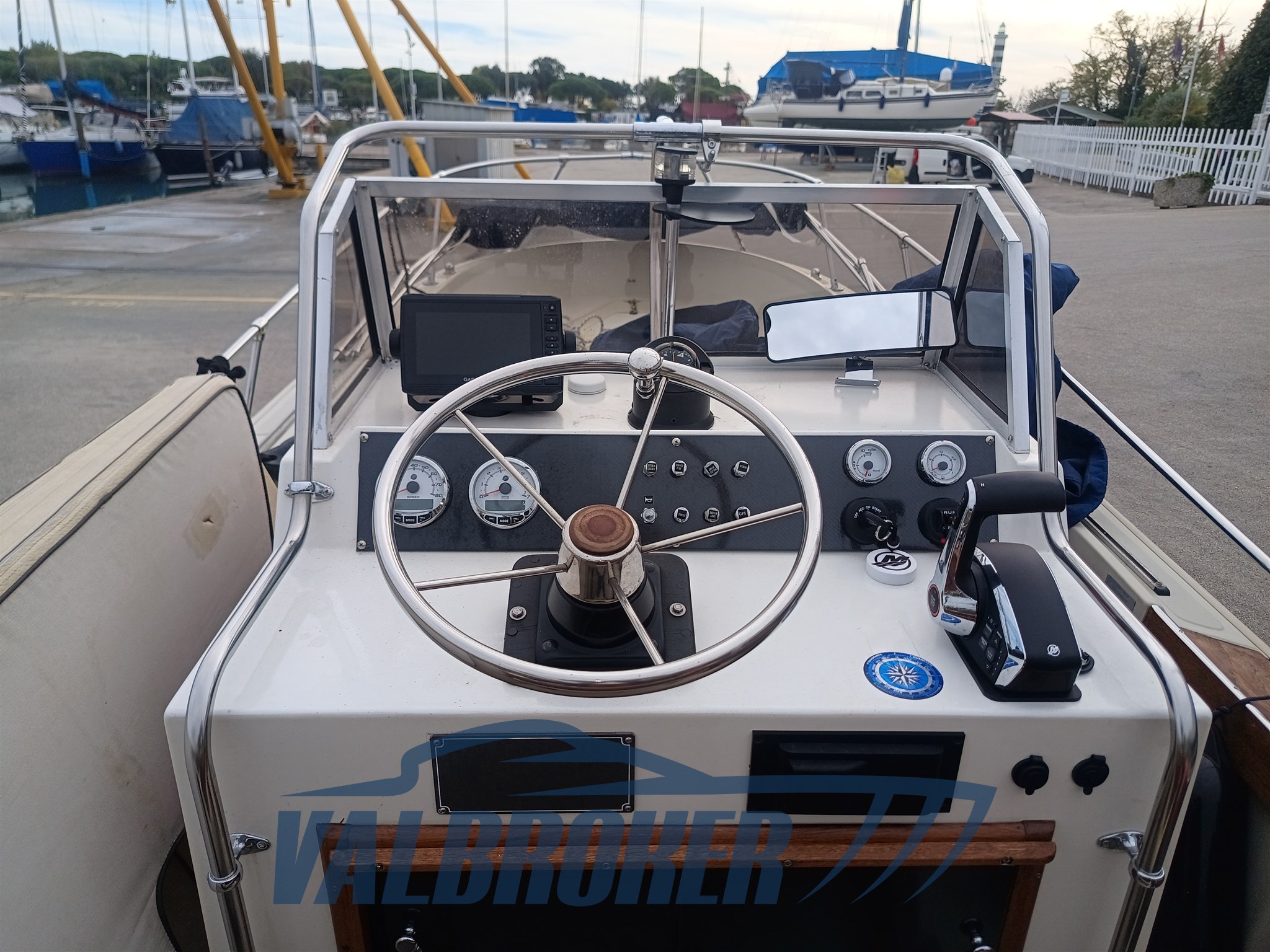 Boston Whaler 22 (15)