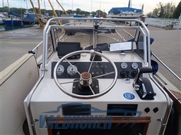 Boston Whaler 22 (15)