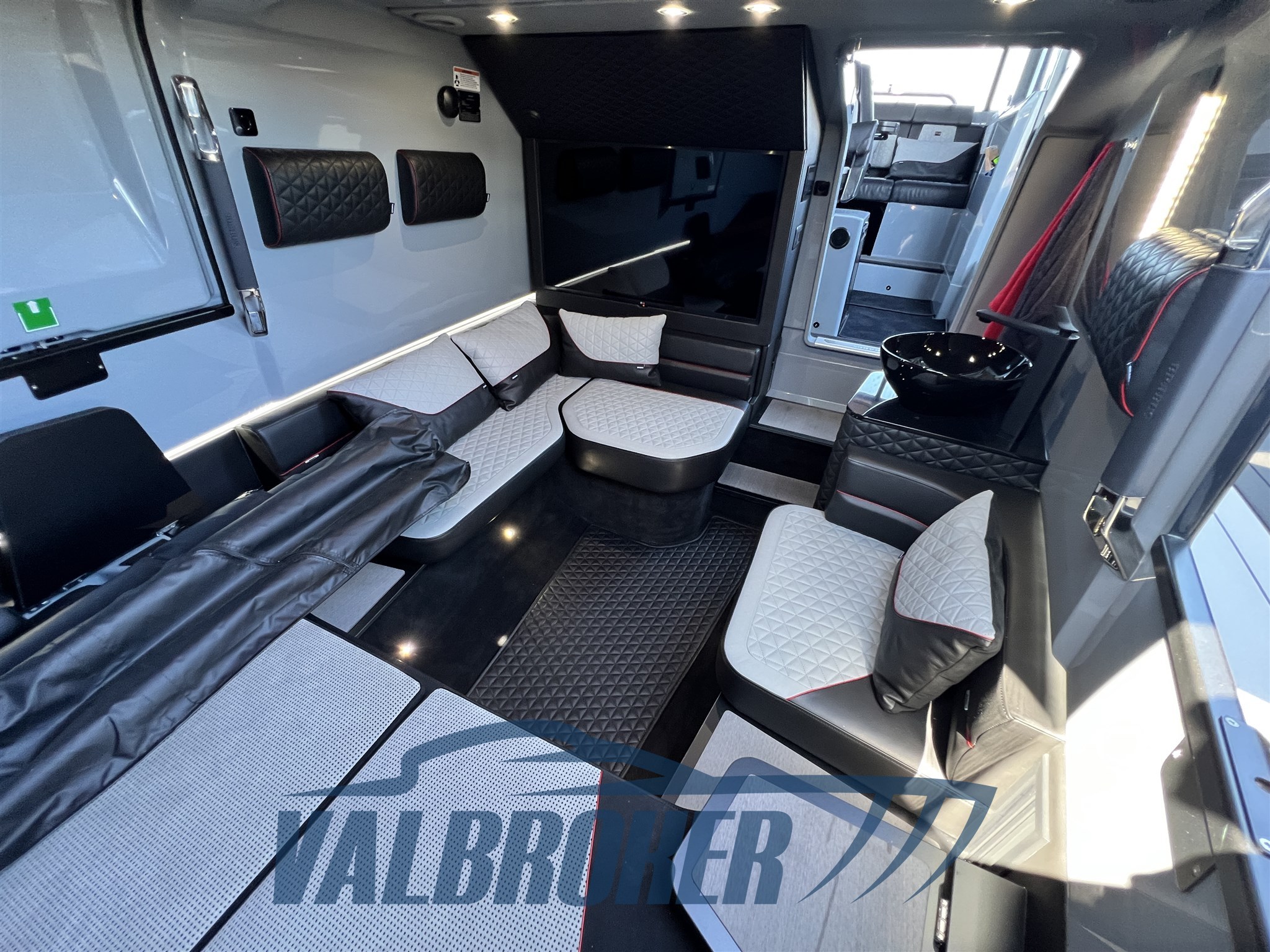 Axopar Brabus 900 pictures 2026 (23)