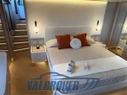 Absolute Navetta 70 2025 (15)