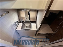 Invictus 370 interni (1)