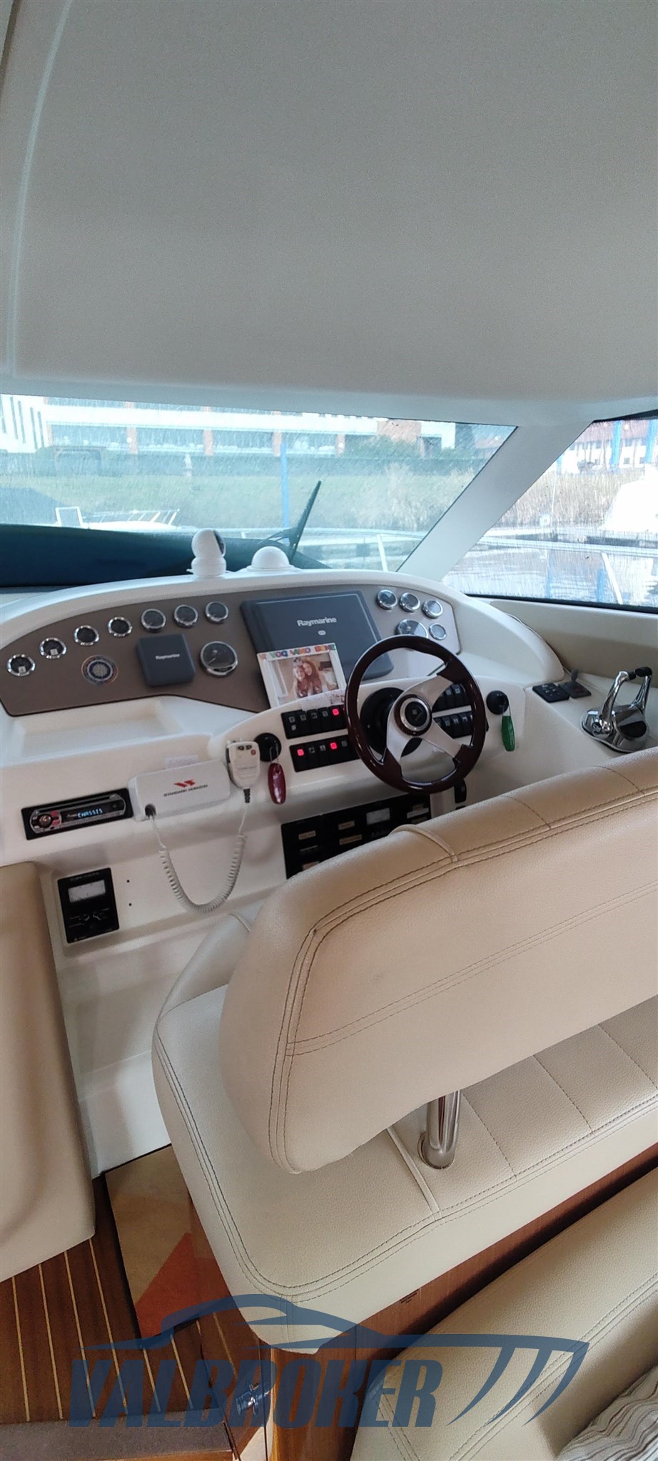 Prestige 42 fly interni (21)