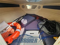 Sea ray 210 overnighter 2005 (9)