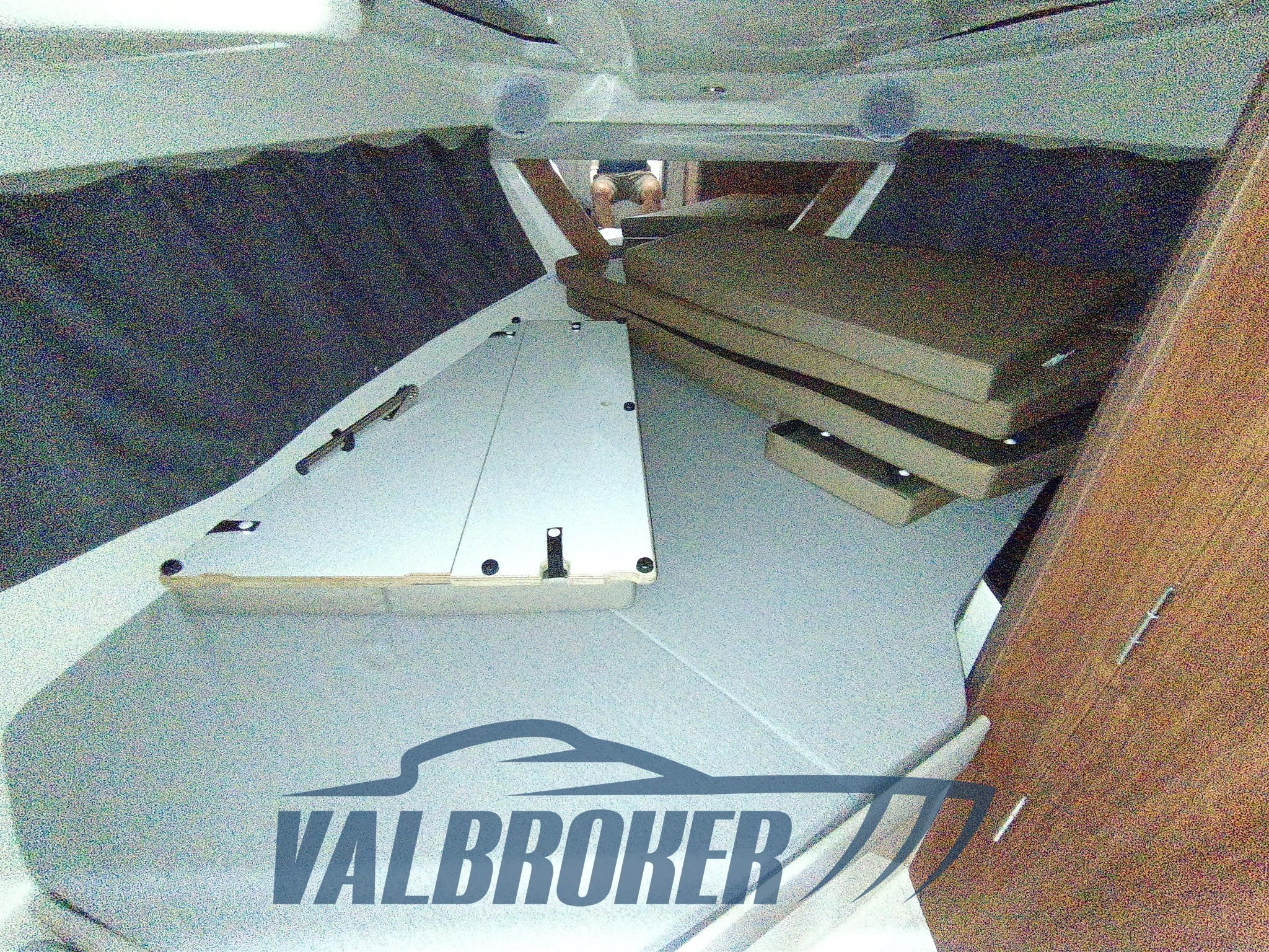 Quicksilver 755 interni (1)