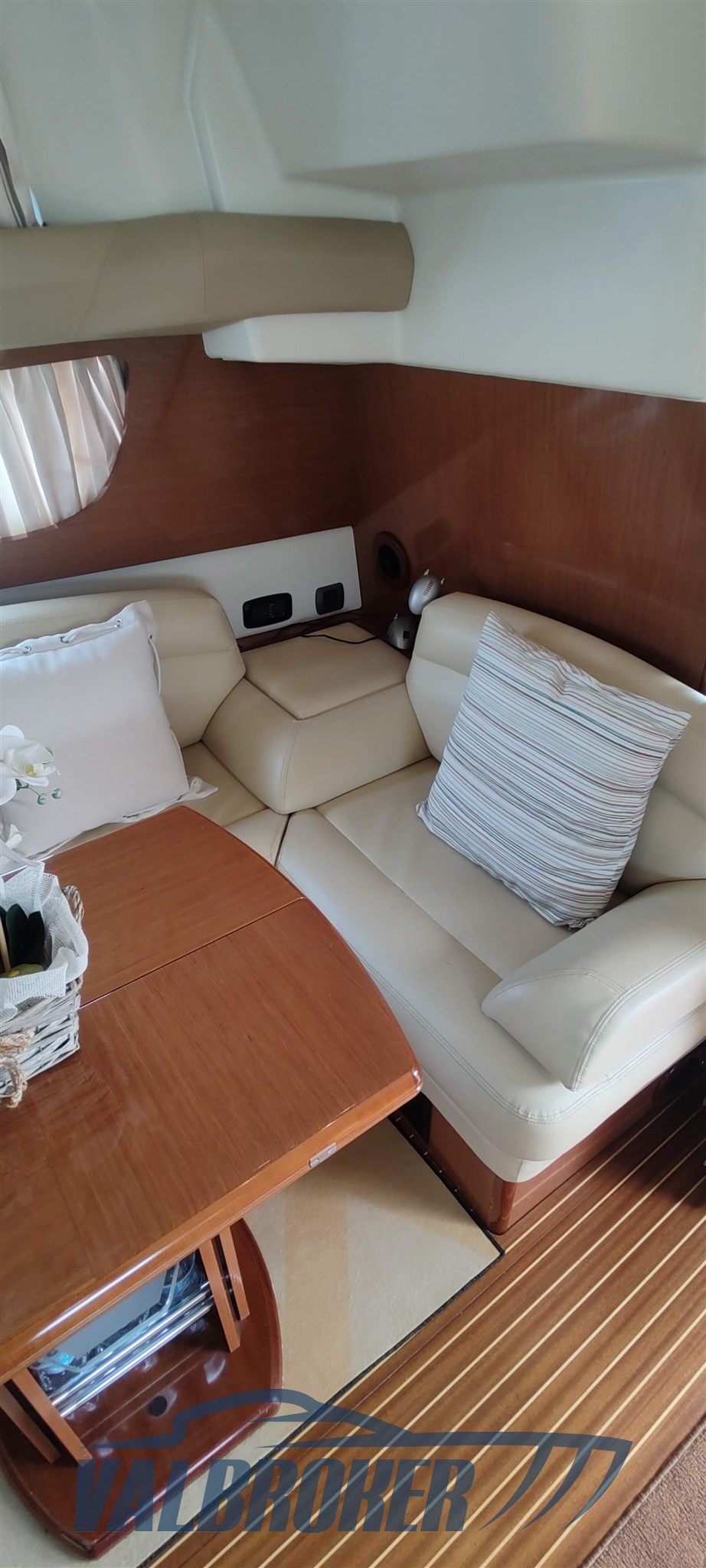 Prestige 42 fly interni (22)