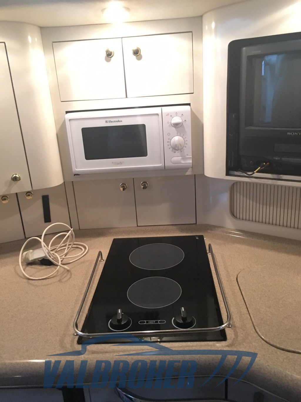 Sea Ray 330 Amberjack Valbroker (17)