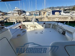 Sea ray 330 Amberjack Valbroker (14)