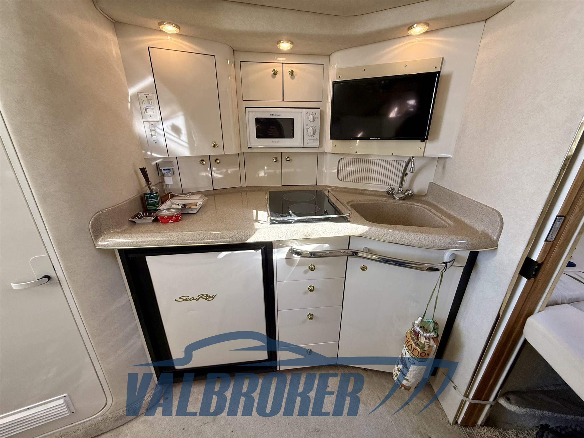 Sea ray 330 Amberjack Valbroker (18)