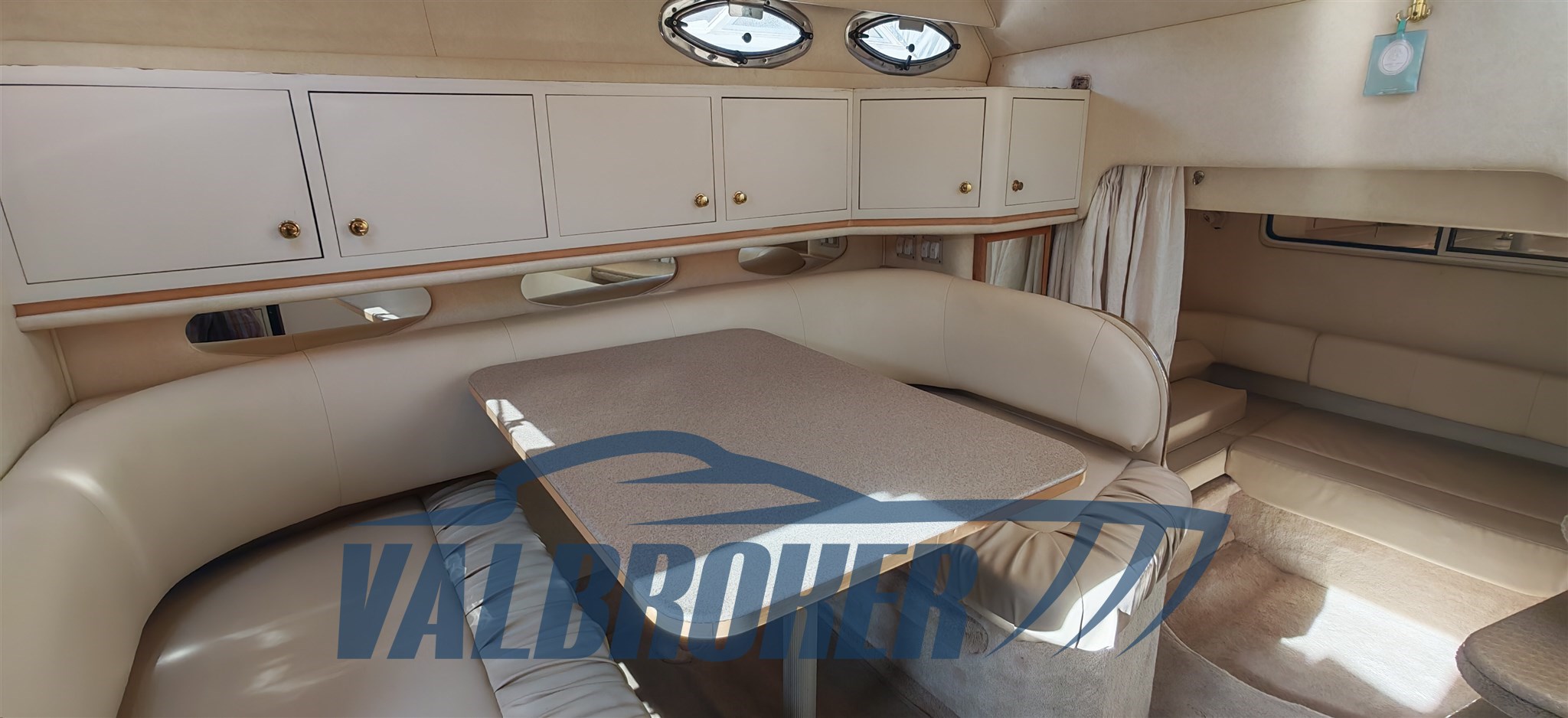 Sea ray 310 interni (14)