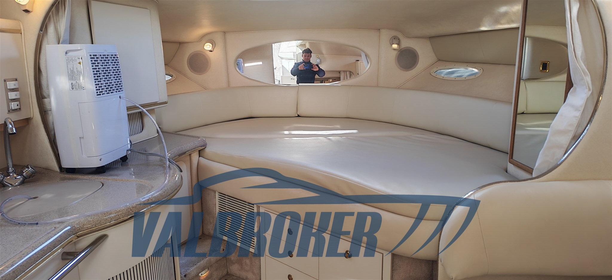 Sea ray 310 interni (12)