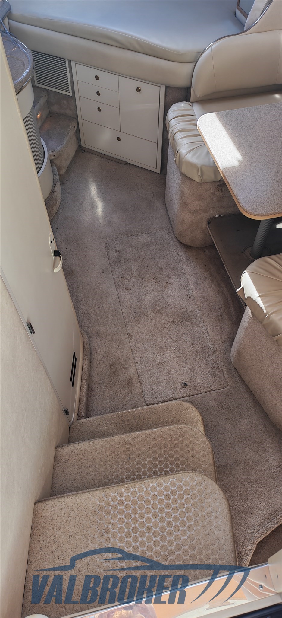 Sea ray 310 interni (6)