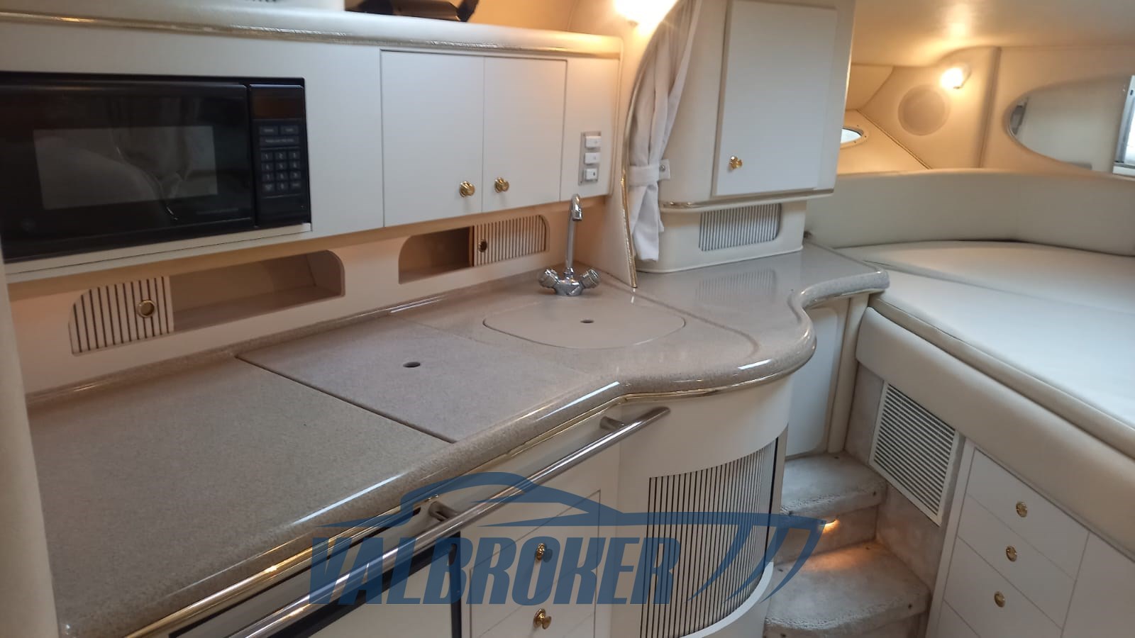 Sea ray 310 interni (16)