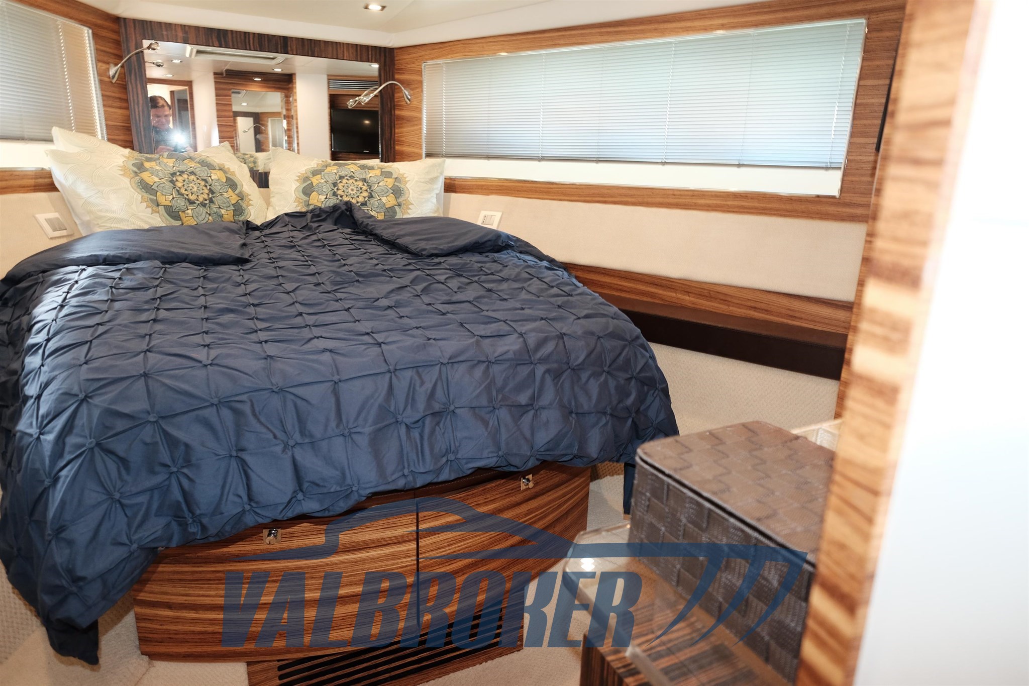 Absolute 52 2008 (77)