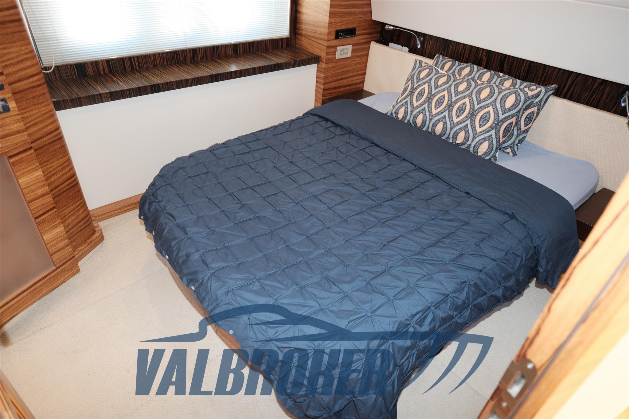 Absolute 52 2008 (55)