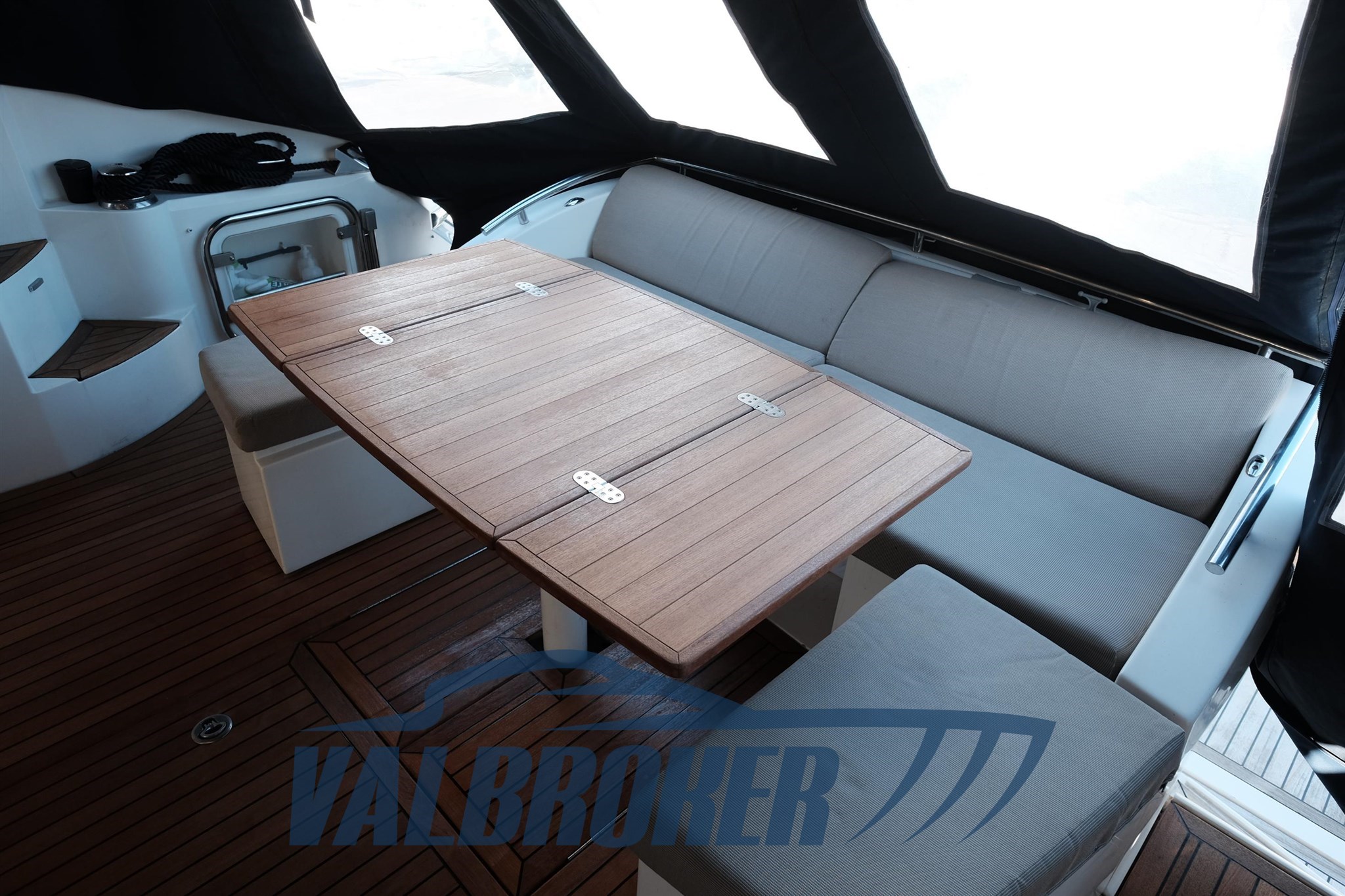 Absolute 52 2008 (107)