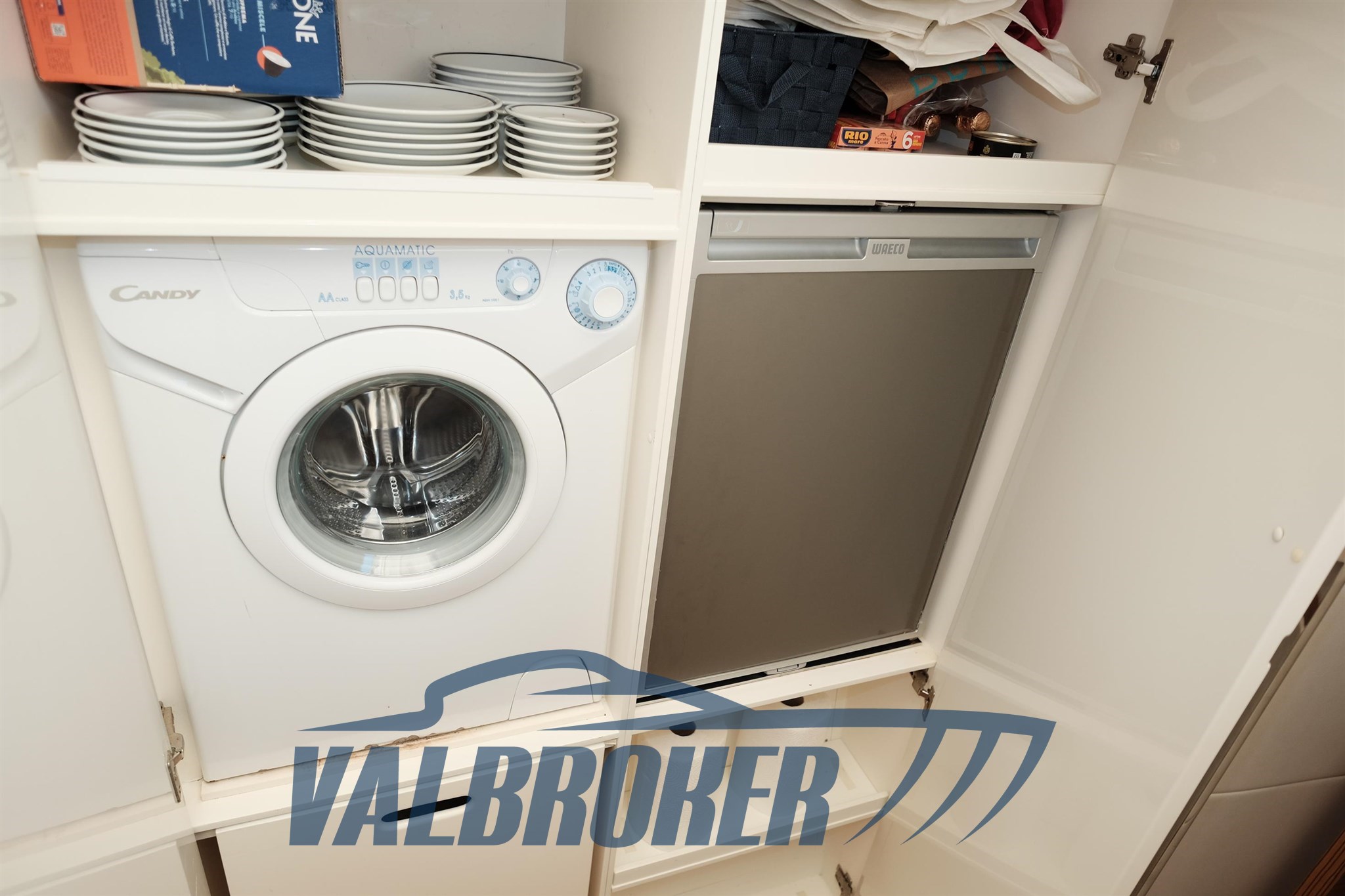 Absolute 52 2008 (97)