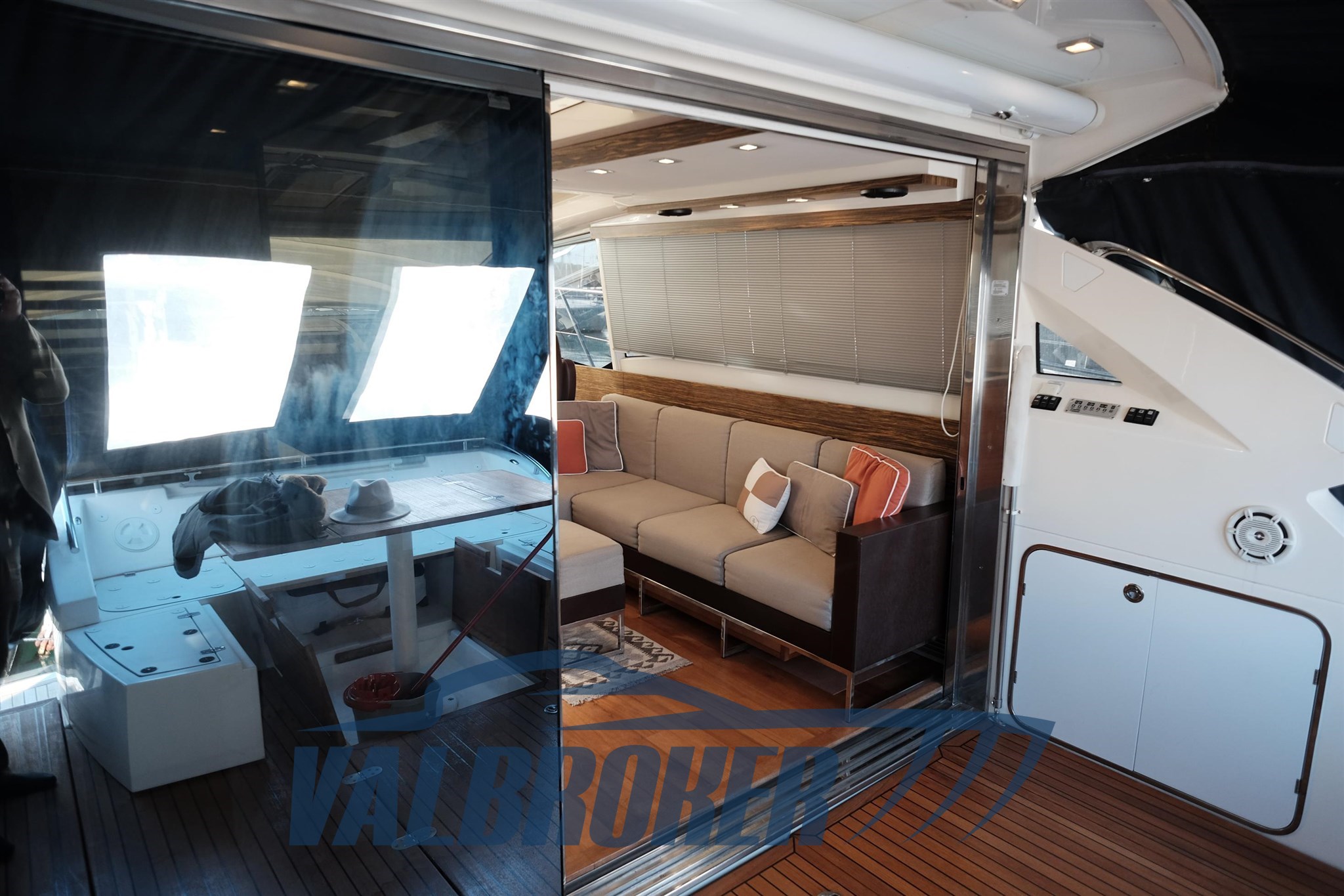 Absolute 52 2008 (10)