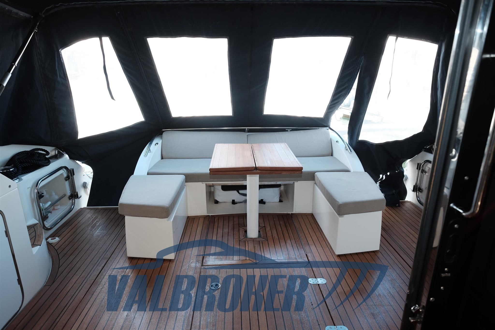 Absolute 52 2008 (103)