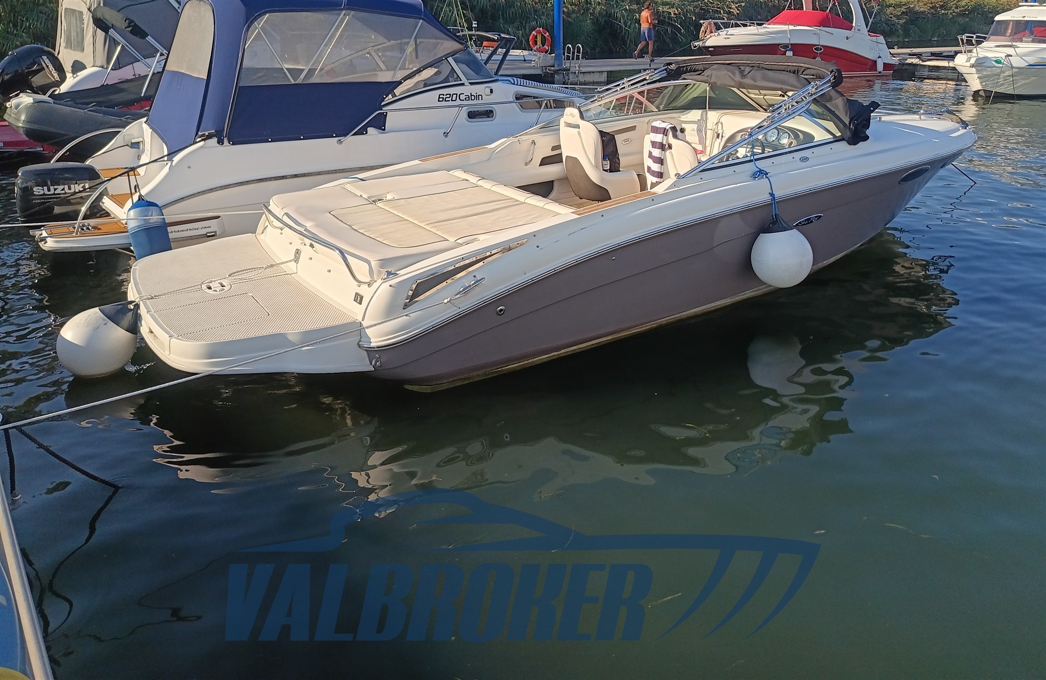 Sea Ray 240 Sport (3)