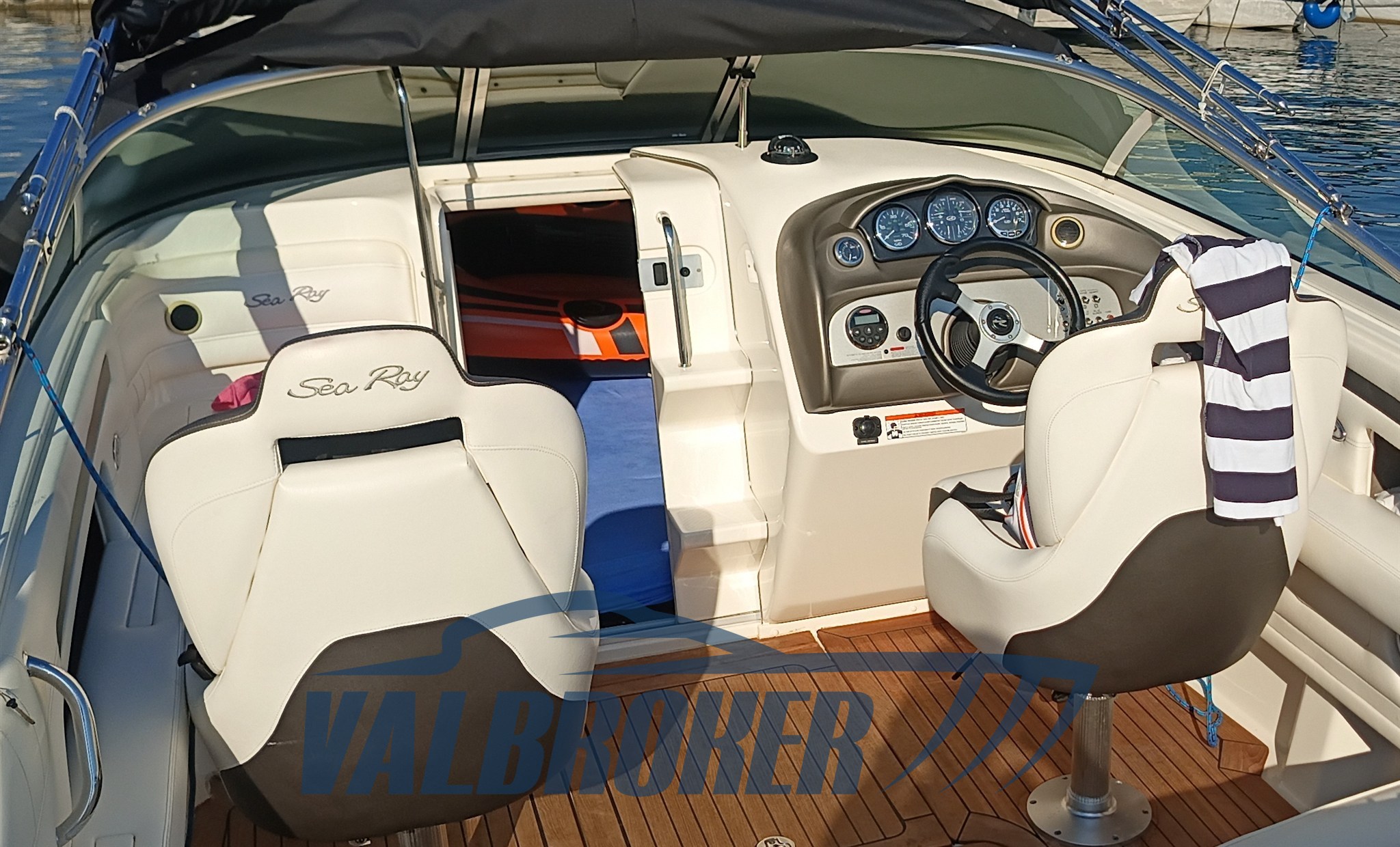 Sea Ray 240 Sport (12)