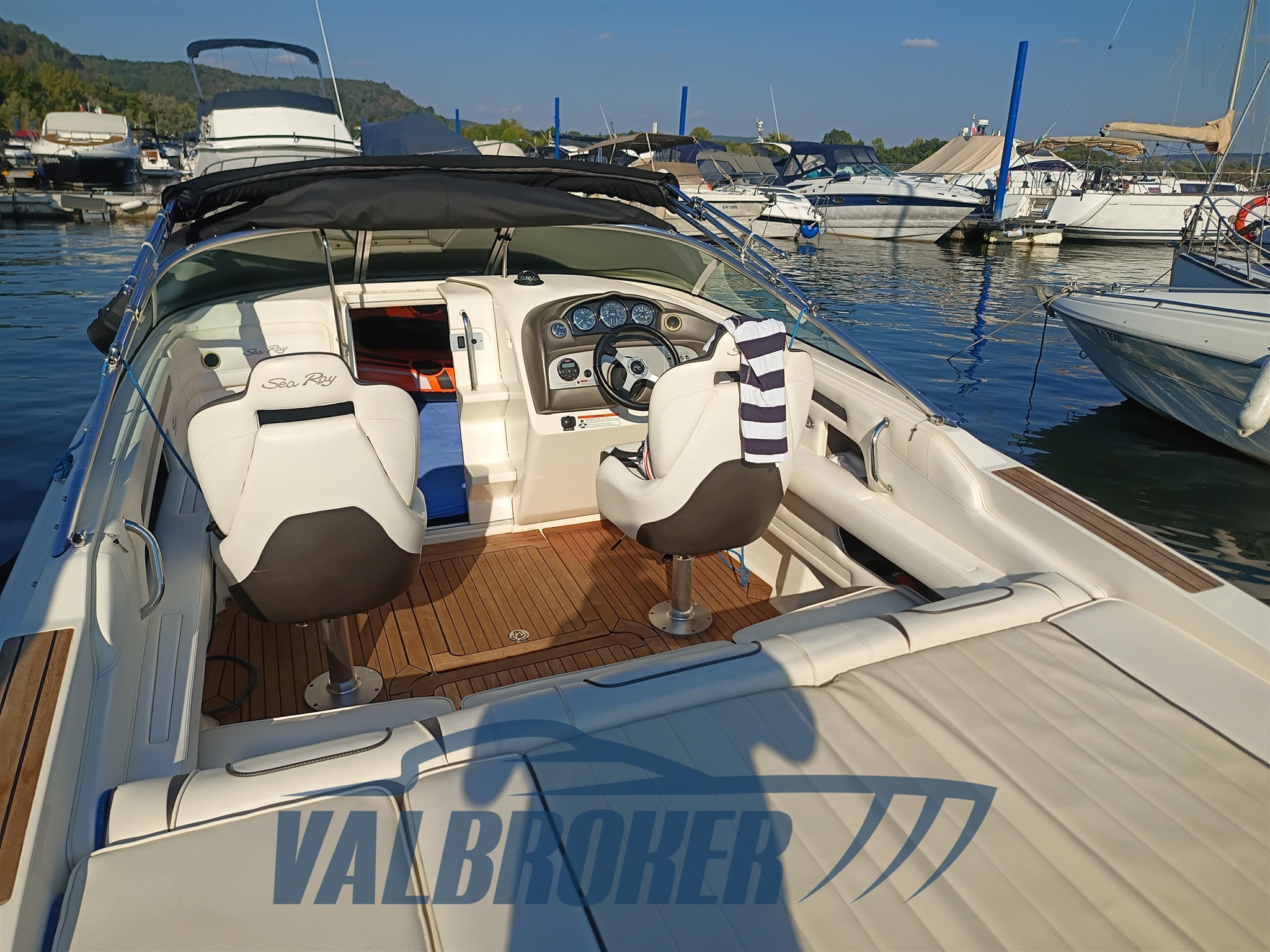 Sea Ray 240 Sport (13)