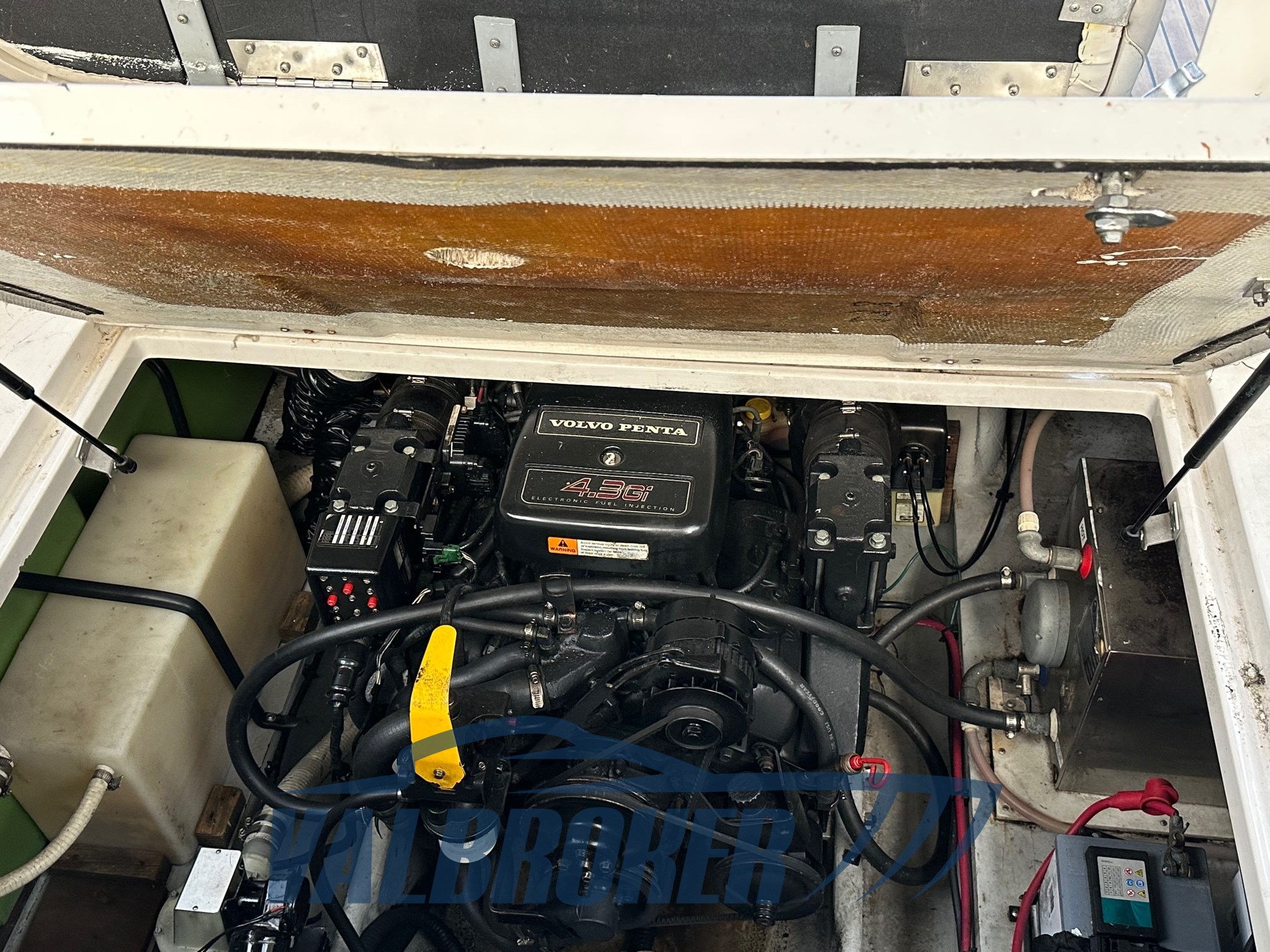 Motore four winns 238 (2)