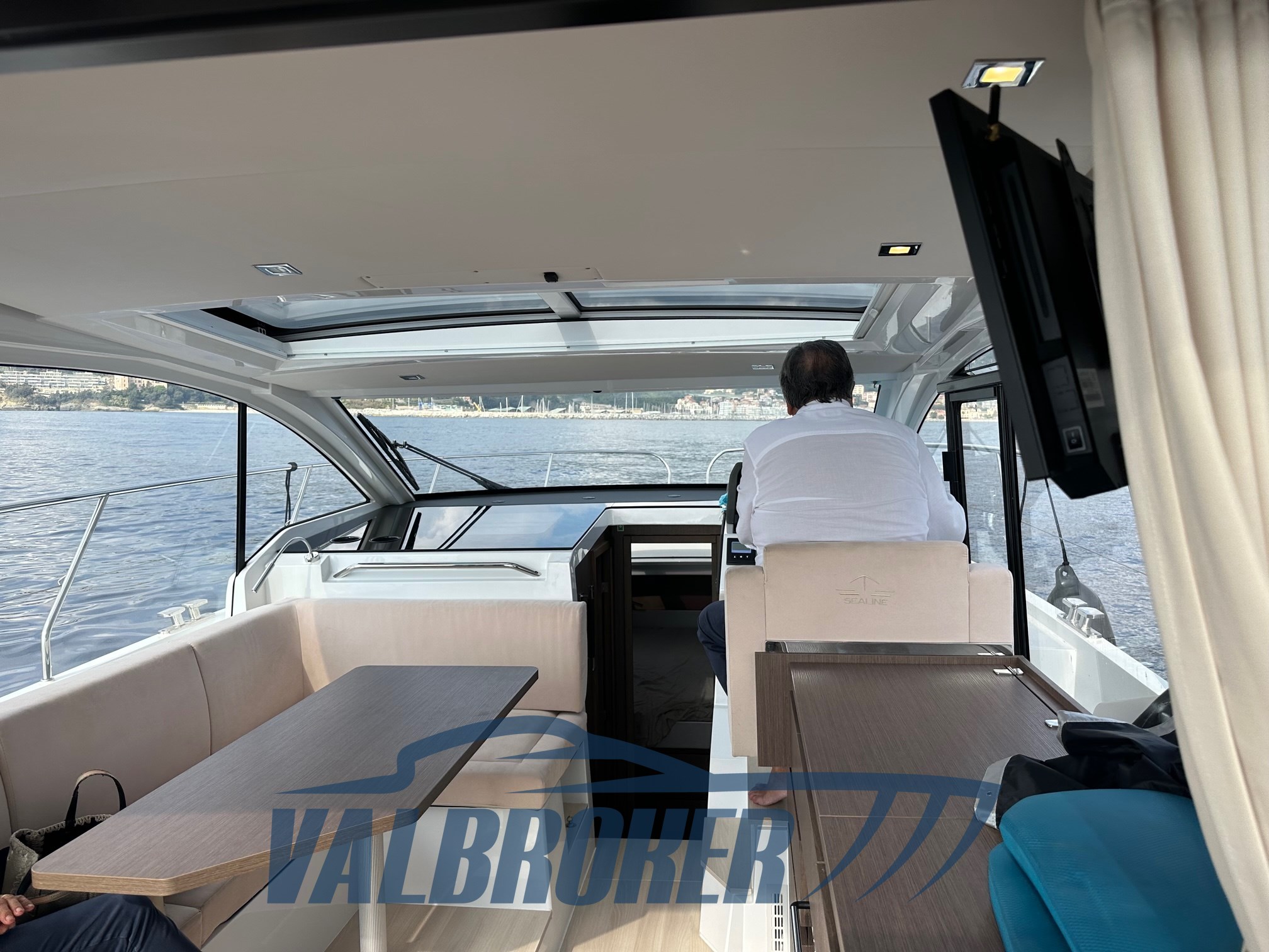 Sealine 335 
