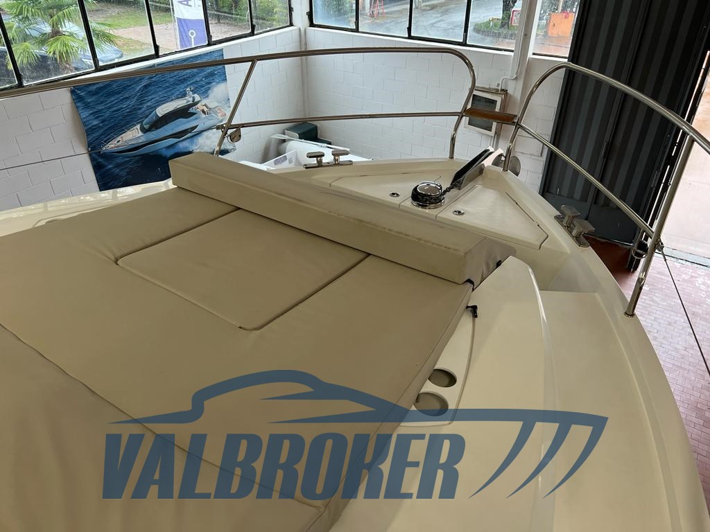 Sealine 335 